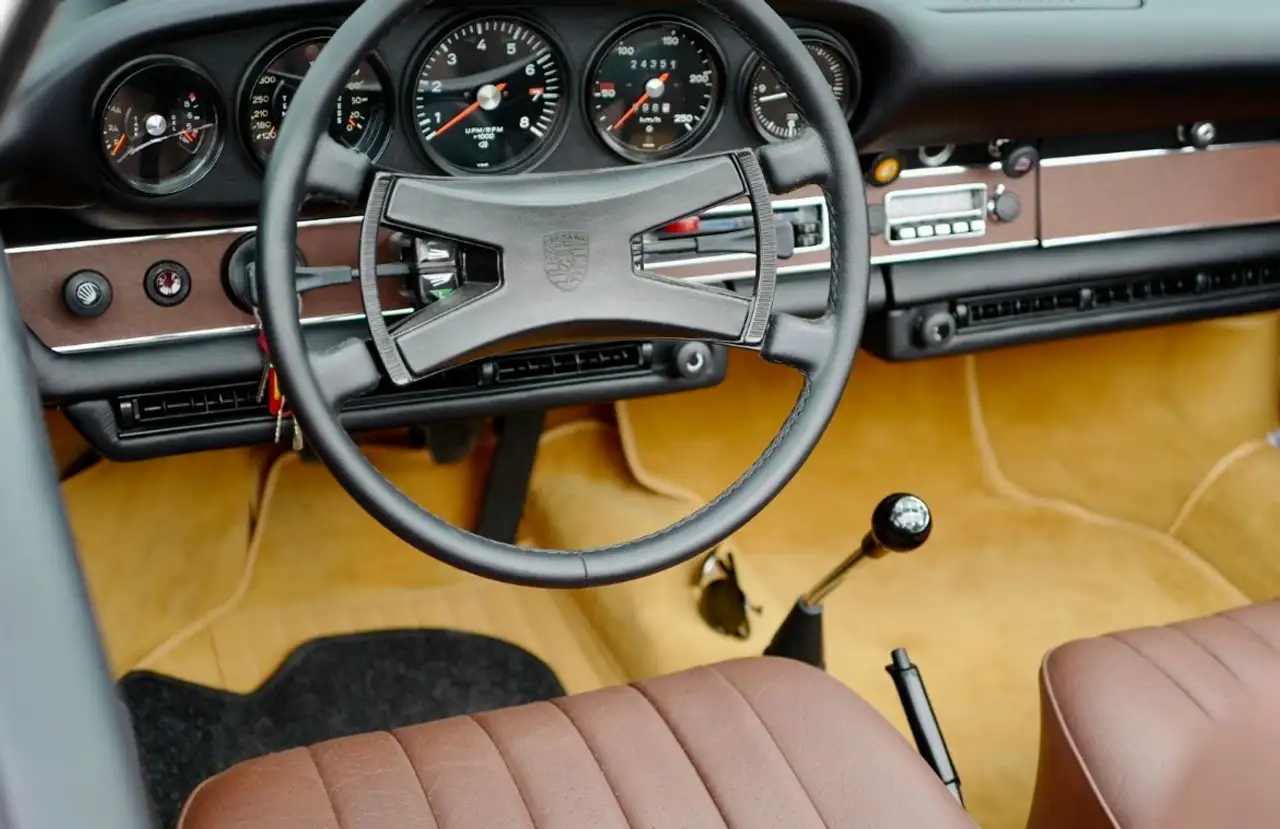 Porsche 911 T 2,4 Targa Ölklappe *RESTAURIERT*, foto 6