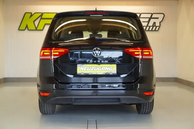 Volkswagen Touran view 5