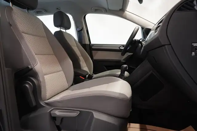 Volkswagen Touran view 20