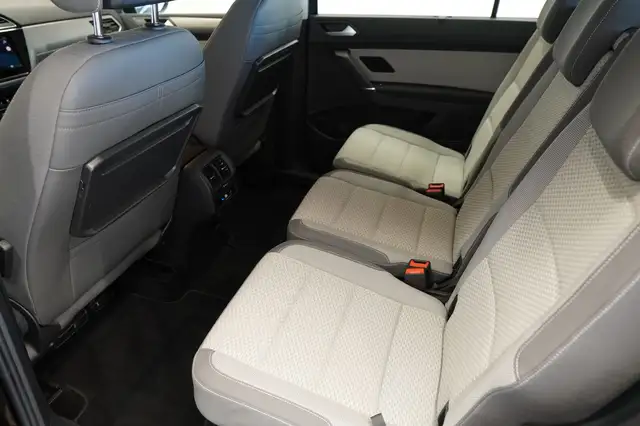 Volkswagen Touran view 16