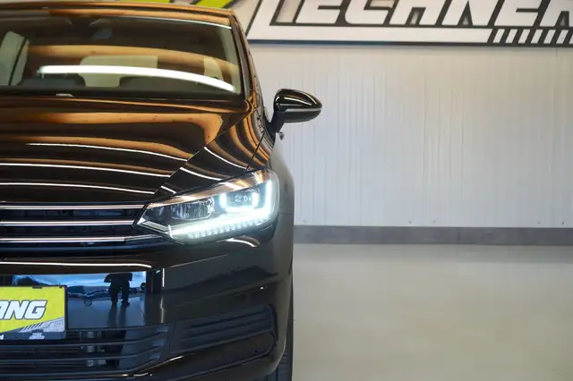 Volkswagen Touran view 10