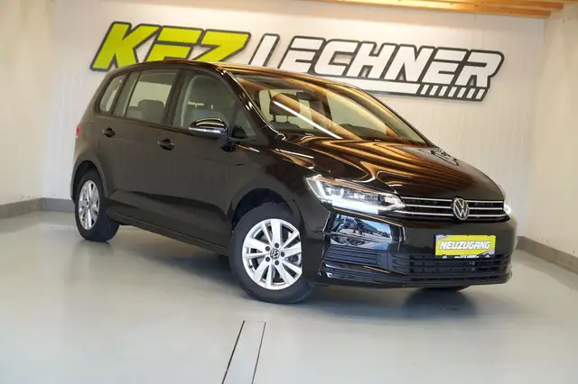 Volkswagen Touran view 3