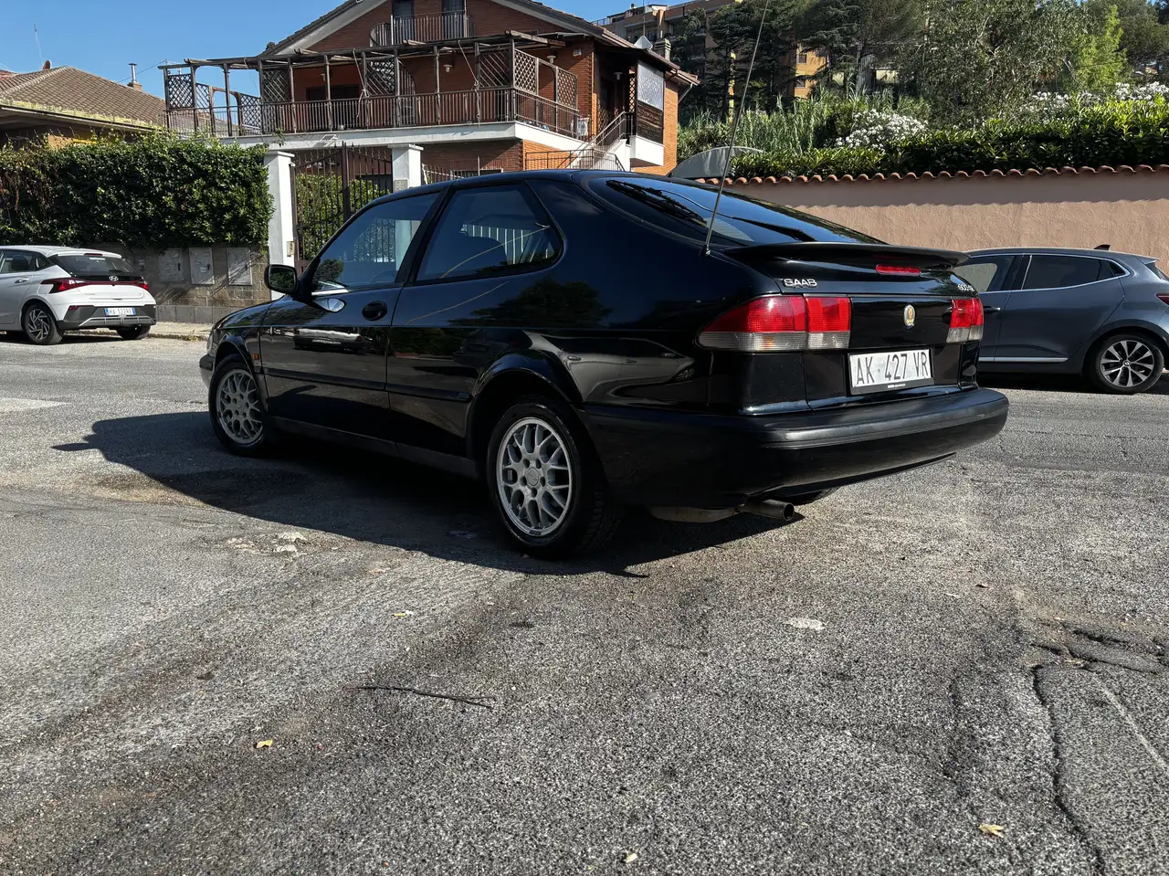 Saab 900 SE Hatchabck 2.0 16v, foto 3