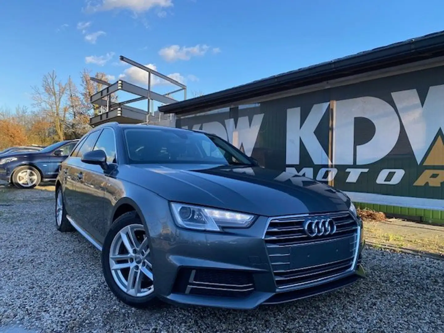 Audi A4 S-line Avant 2.0 TDi Sport S tronic Grijs - 1