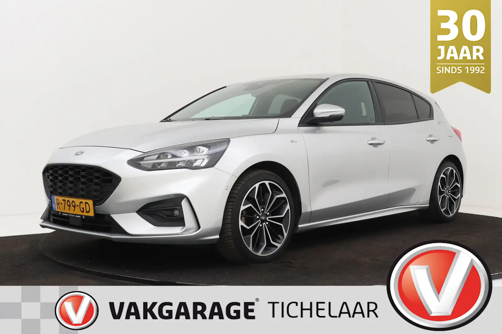 Ford Focus 1.0 ST-Line | Automaat | Winter Pakket | CarPlay | Grijs - 1