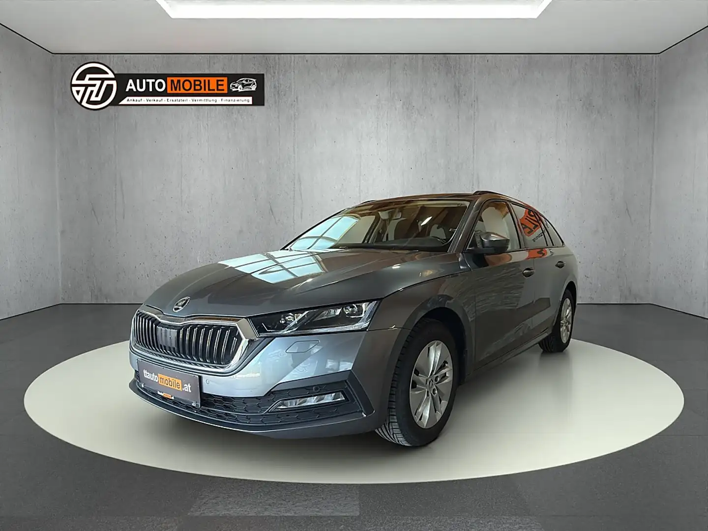 Skoda Octavia Combi 2,0 TDI Ambition DSG Grau - 1