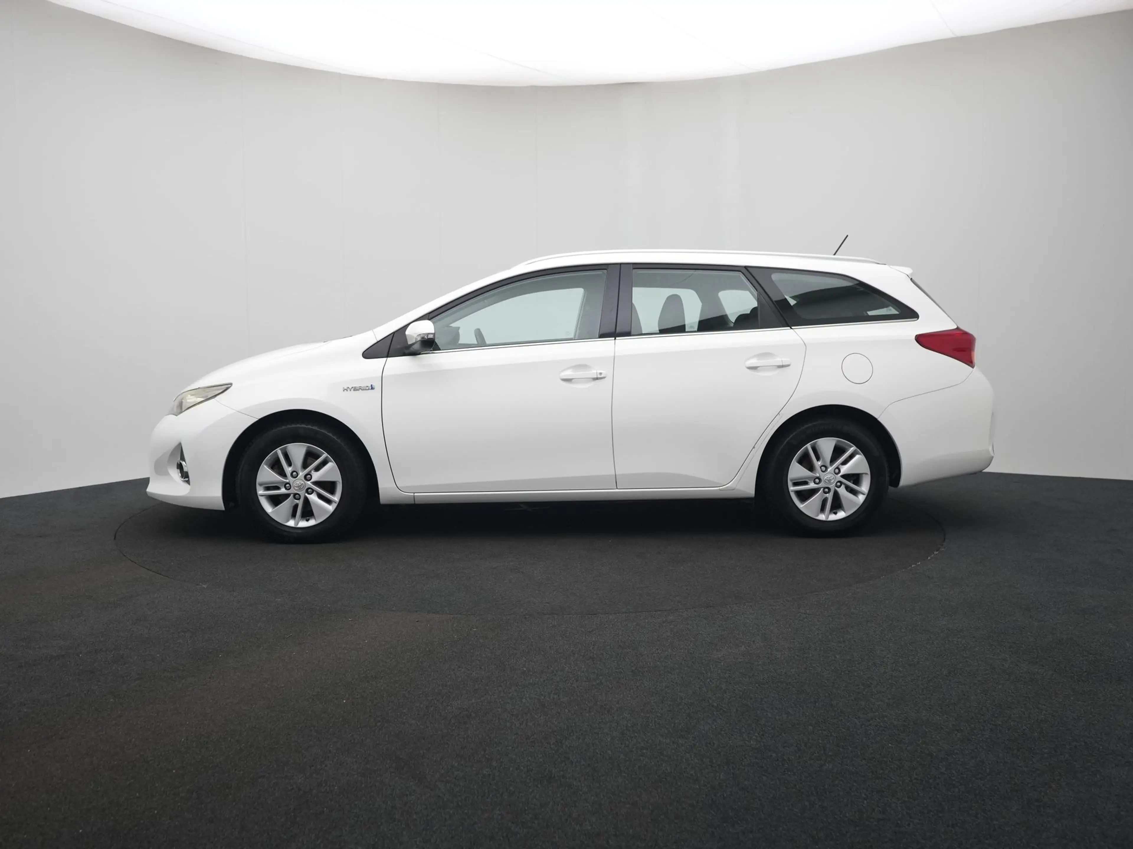 Toyota Auris Touring Sports 1.8 Hybrid Aspiration — photo 3