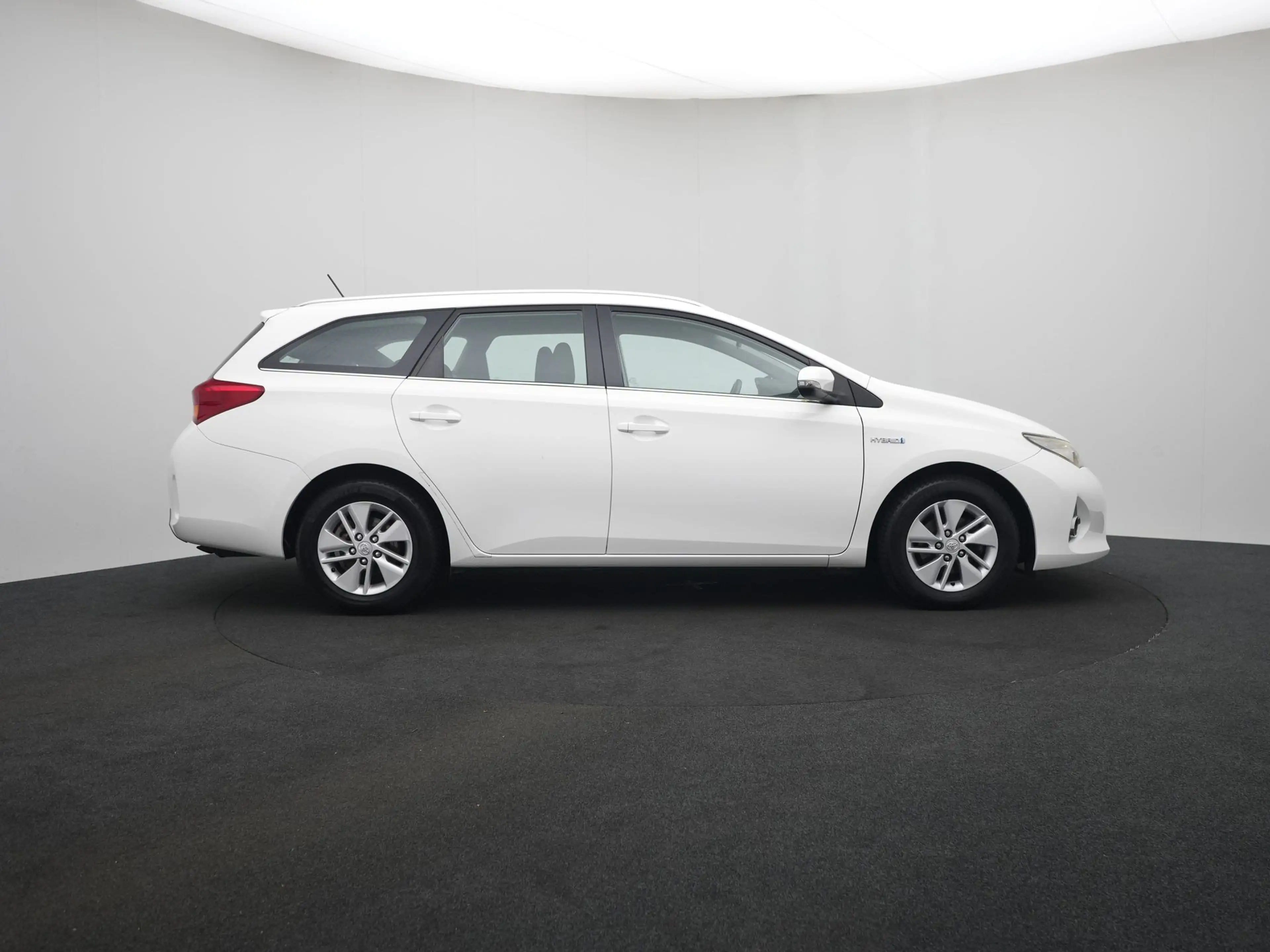 Toyota Auris Touring Sports 1.8 Hybrid Aspiration — photo 11