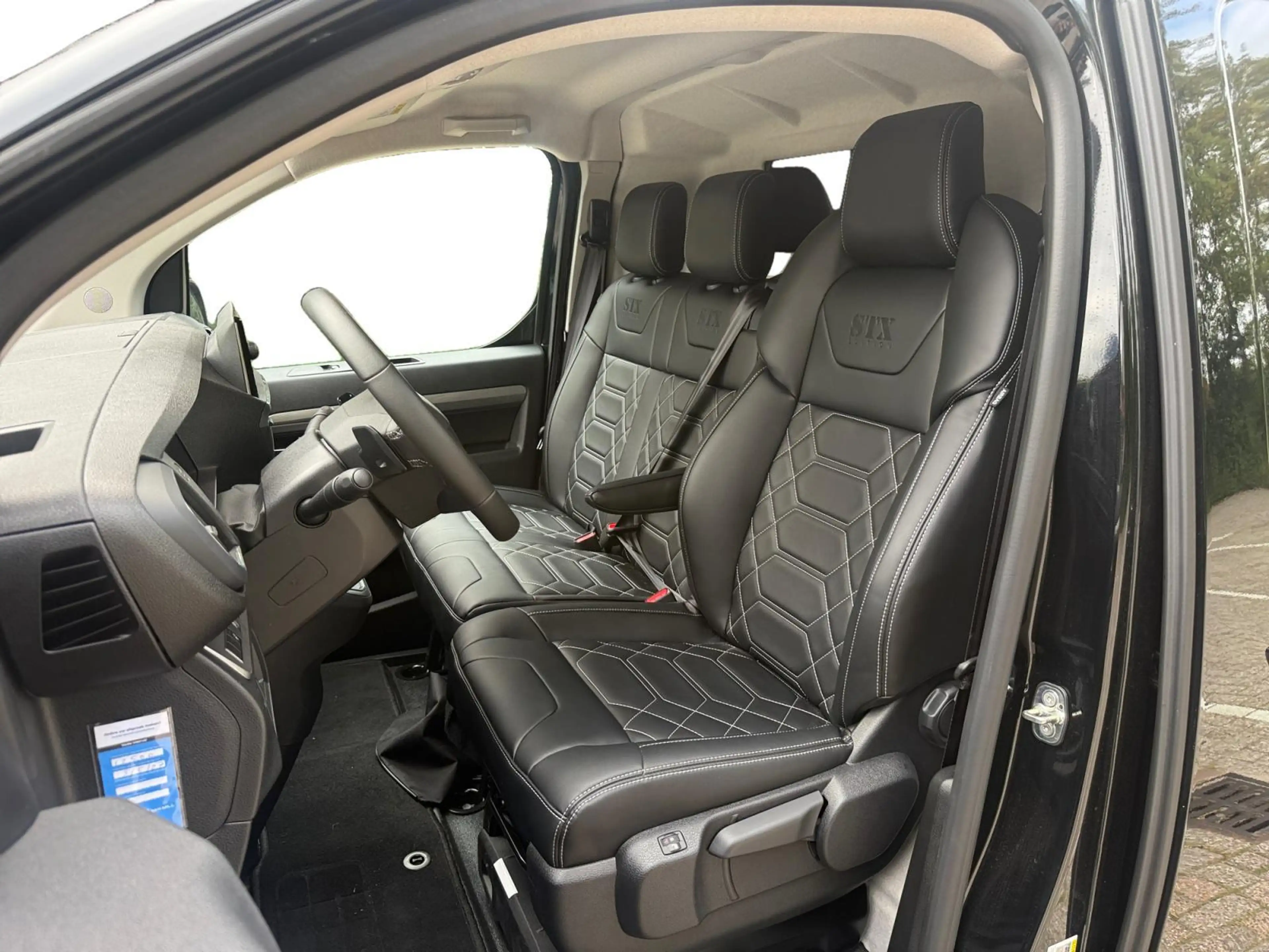 Peugeot e-Expert EV L3 75kWh 136pk STX SPORT | Lederen bekleding ST — photo 15