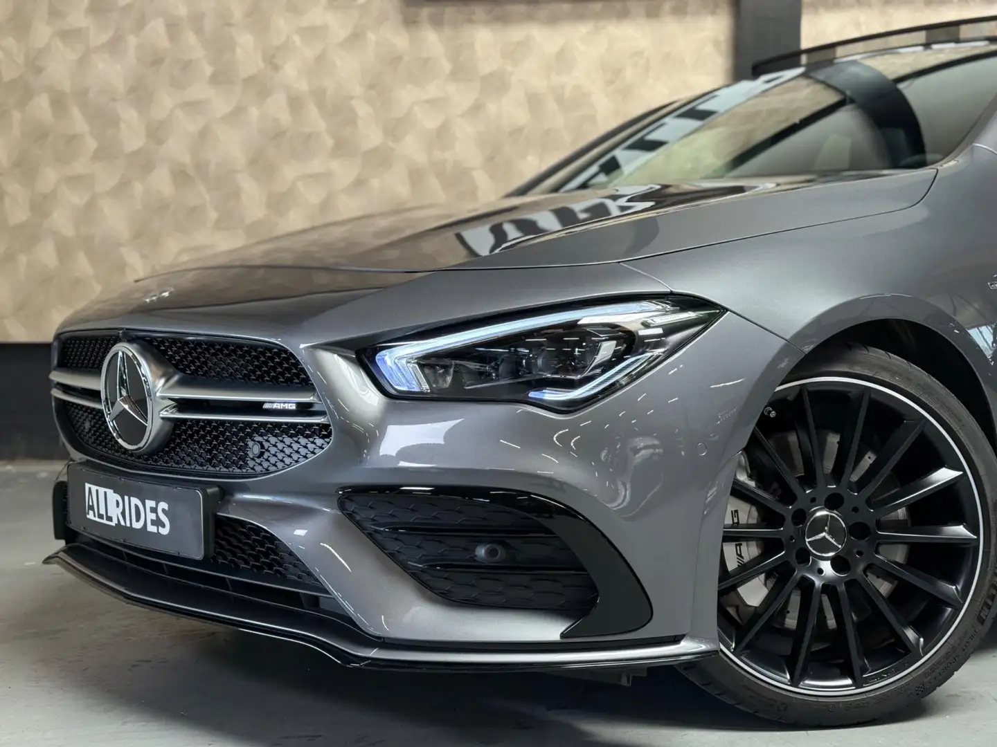 Mercedes-Benz CLA 35 AMG 4MATIC l Standkachel l ACC l Side assist l Memory Grijs - 2