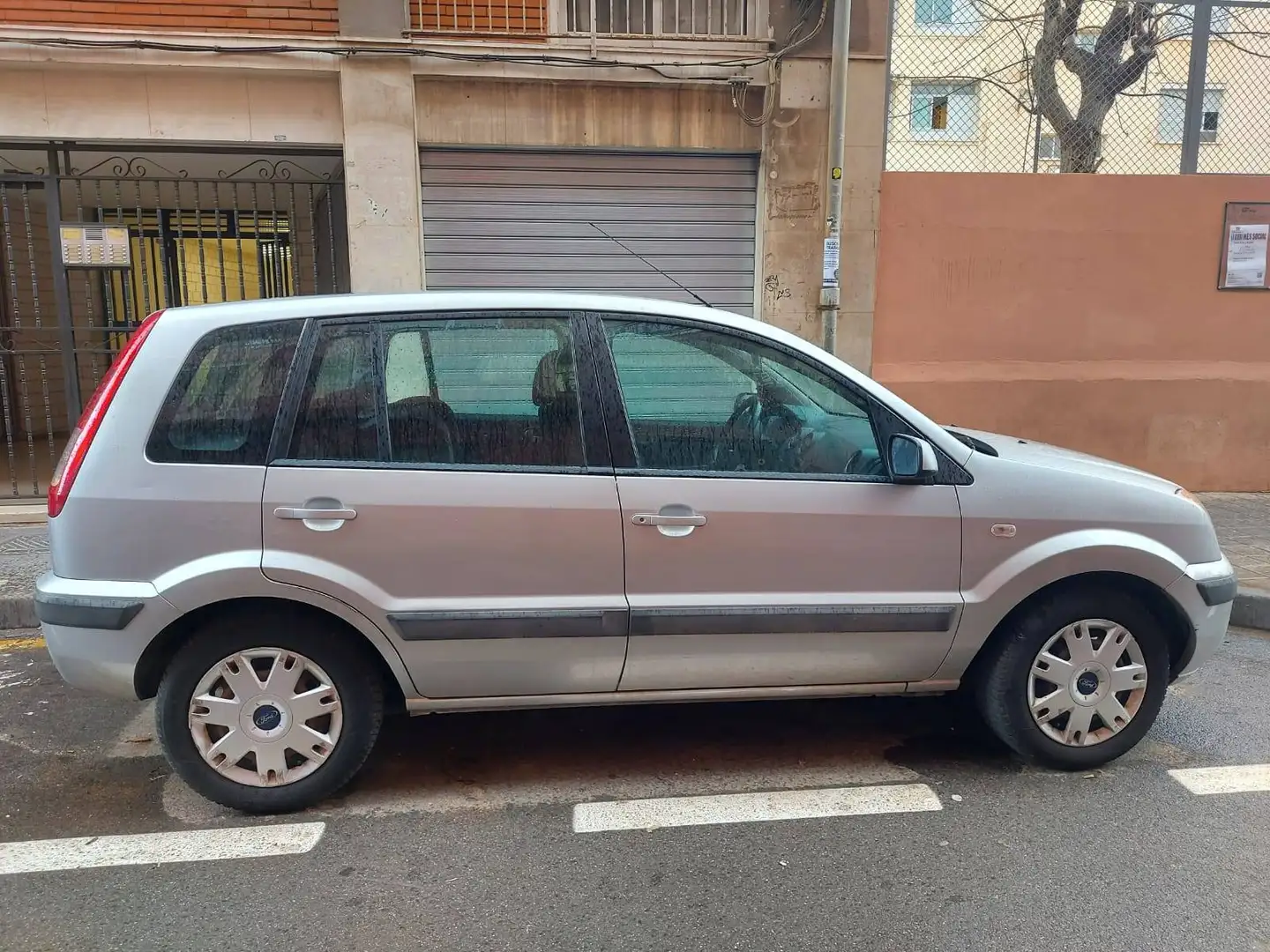Ford Fusion Fusion 1.4 Ambiente Ambiente Plateado - 1