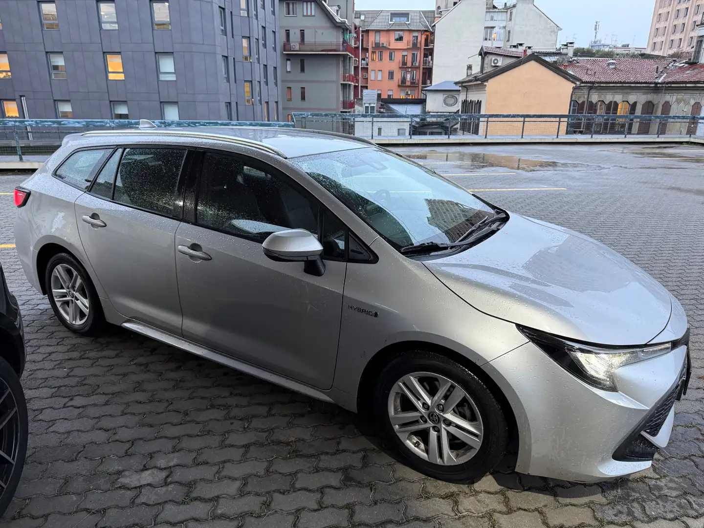 Toyota Corolla 1.8 Touring Sports SW Hybrid IBRIDA Business Argento - 1