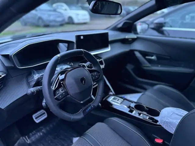 Peugeot 208 view 3