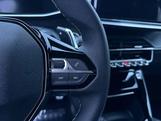 Peugeot 208 view 10