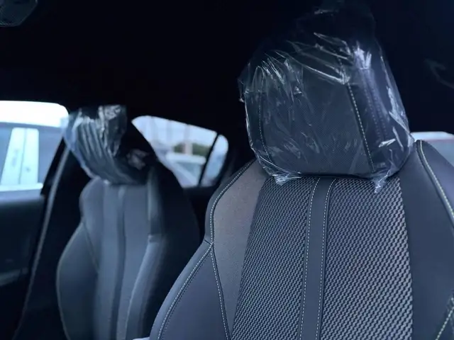 Peugeot 208 view 4