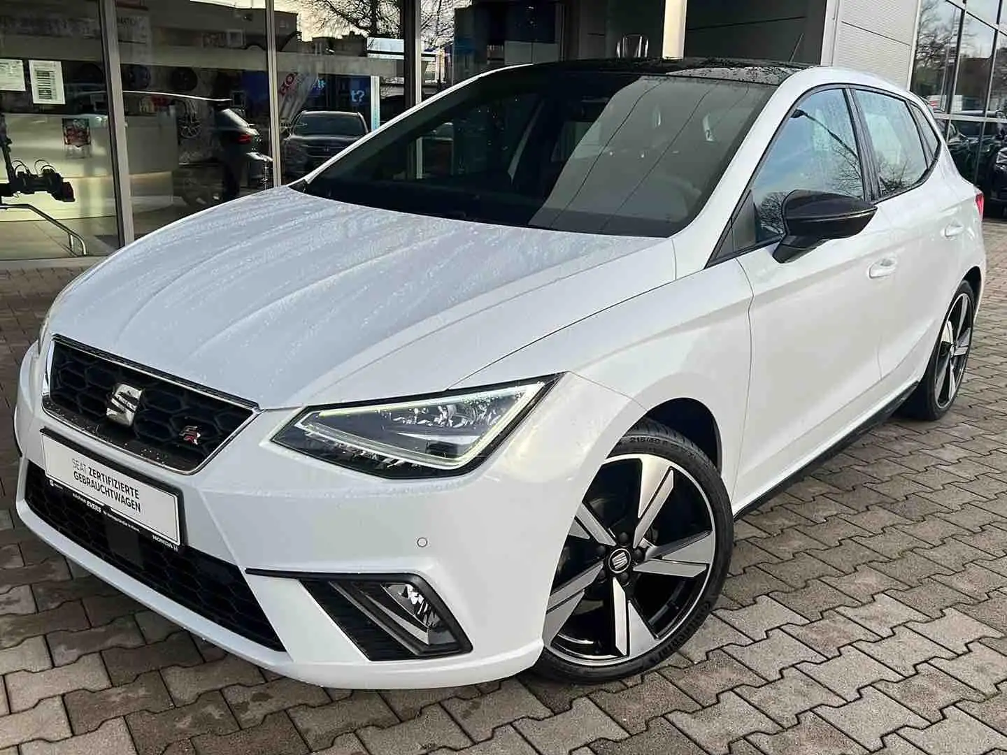 SEAT Ibiza 1.0 TSI CARBON EDITION LED Navi Kamera 18" Weiß - 1