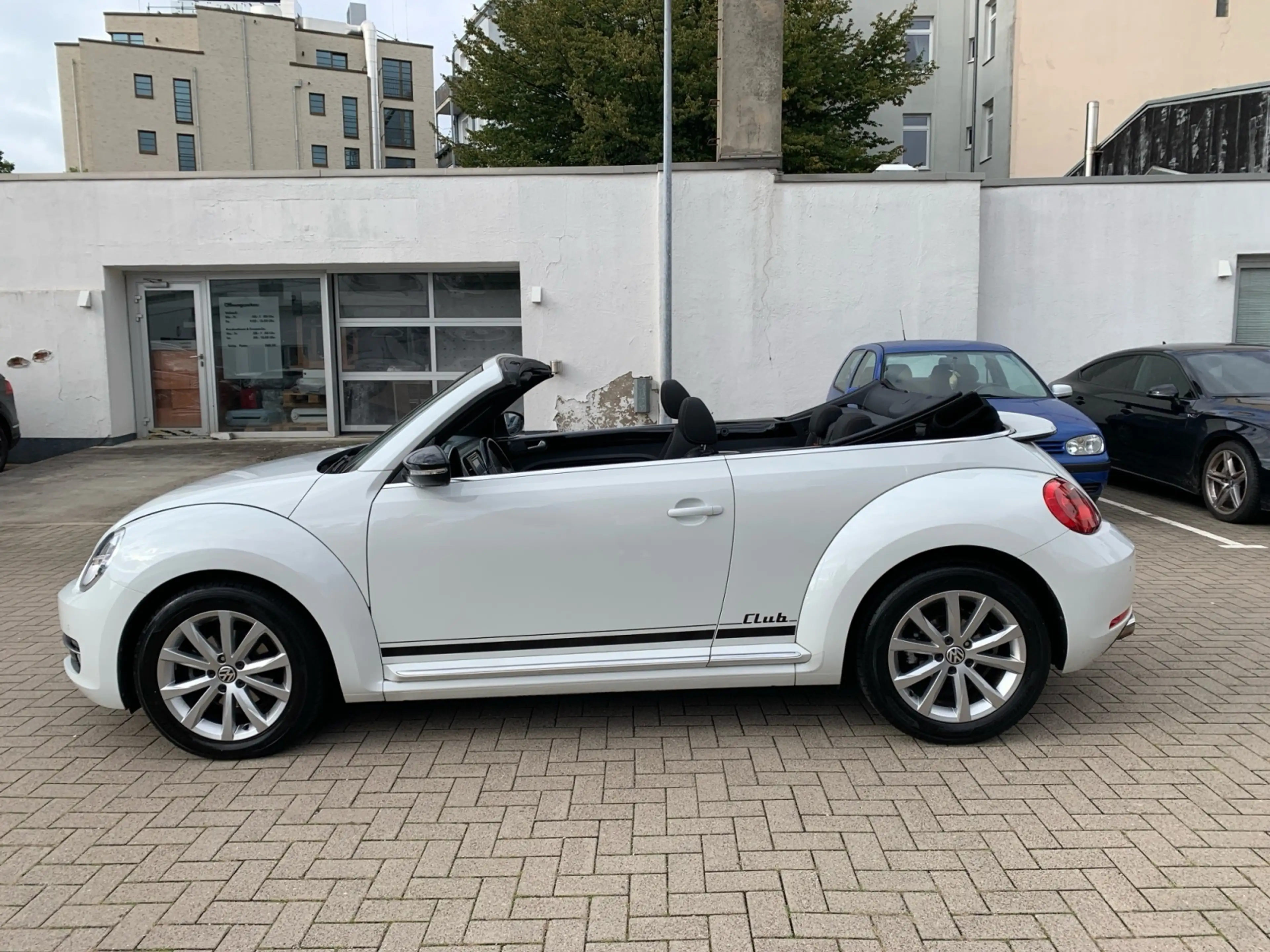 Volkswagen Beetle Cabrio. Club 2.0 TDI DSG NAV PDC 17" GRA SHZ — photo 13