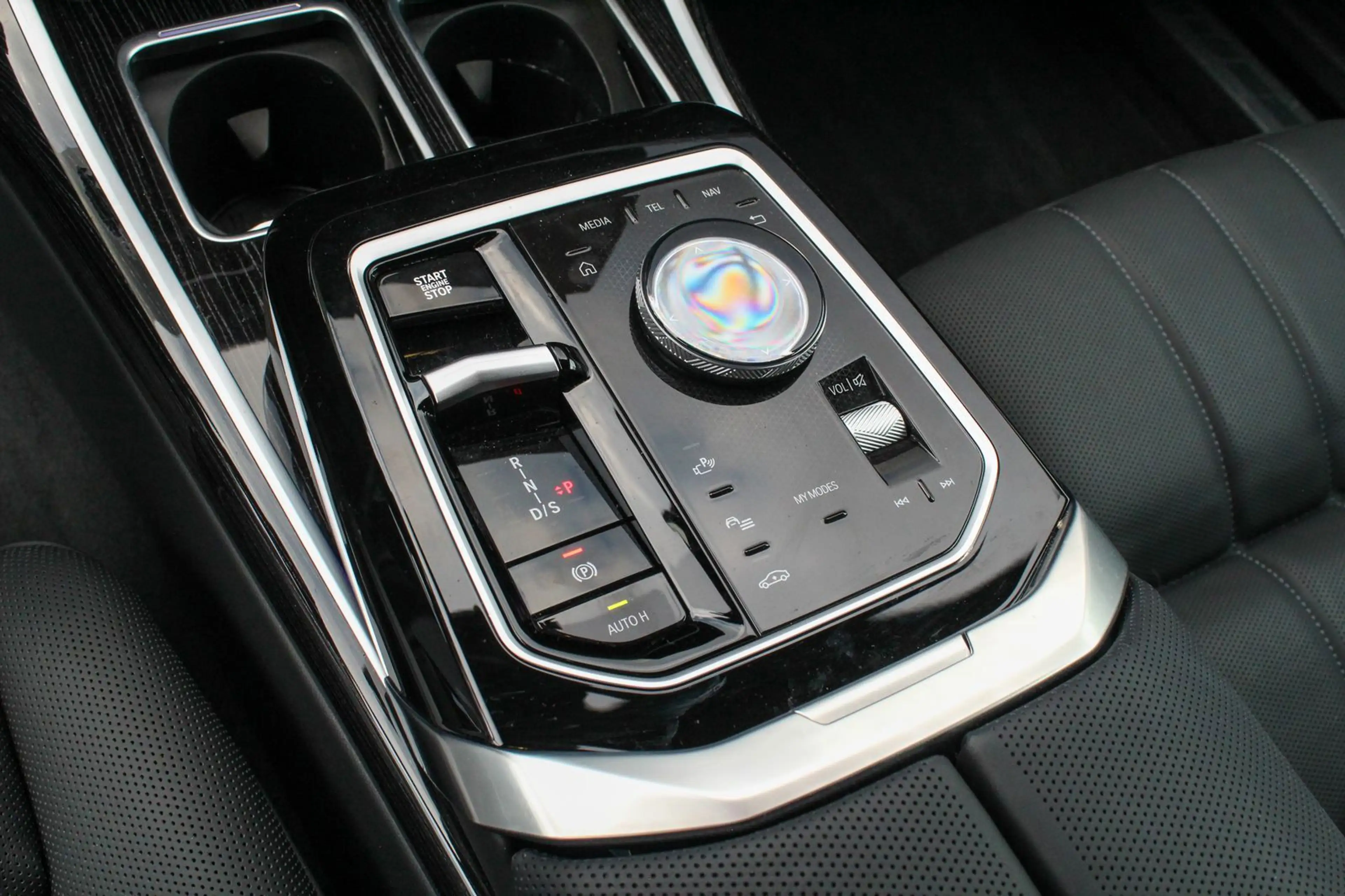 BMW 740 M Sport Pano+CarPlay+Iconic Glow+B&W Sound — photo 12