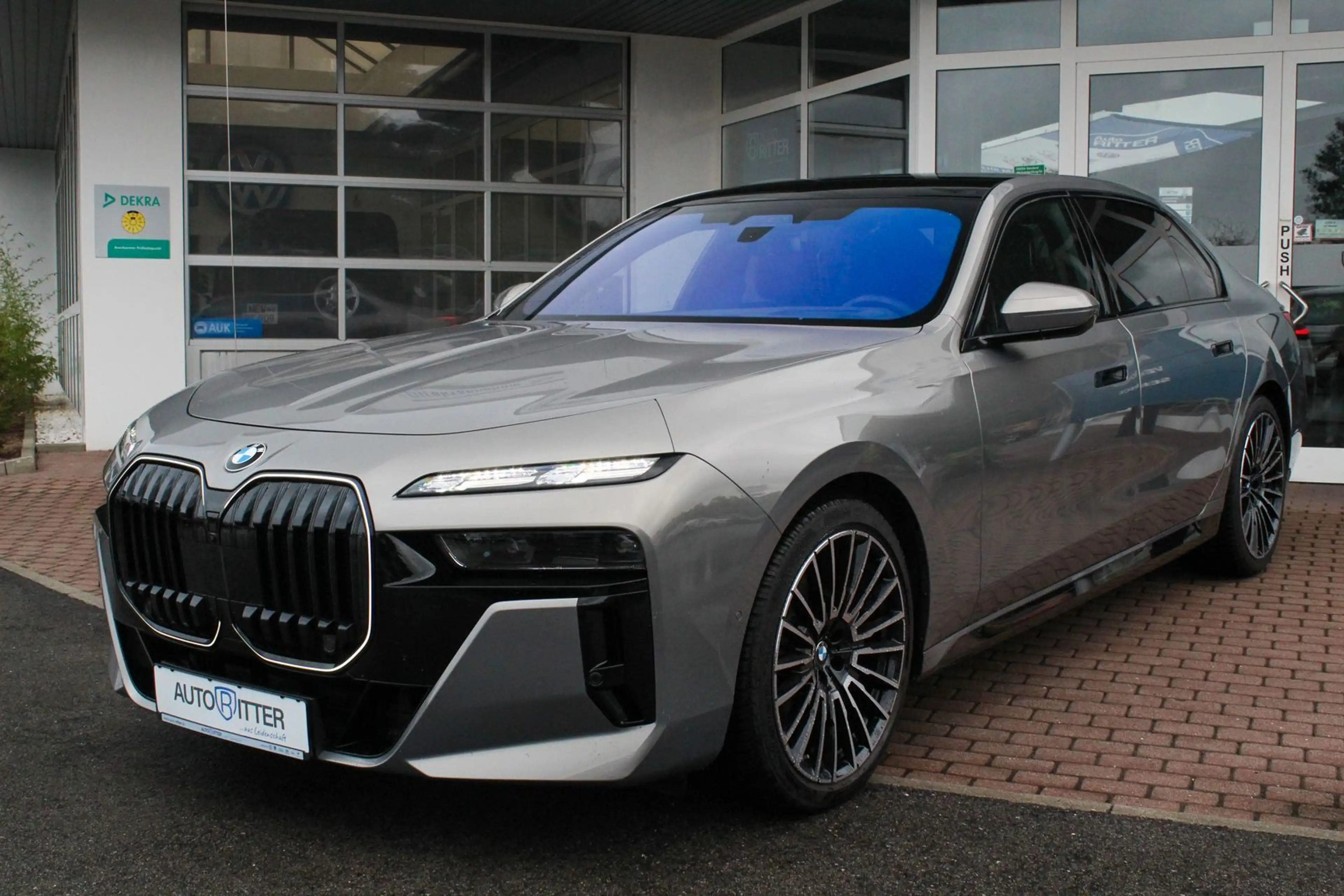 BMW 740 M Sport Pano+CarPlay+Iconic Glow+B&W Sound — photo 3