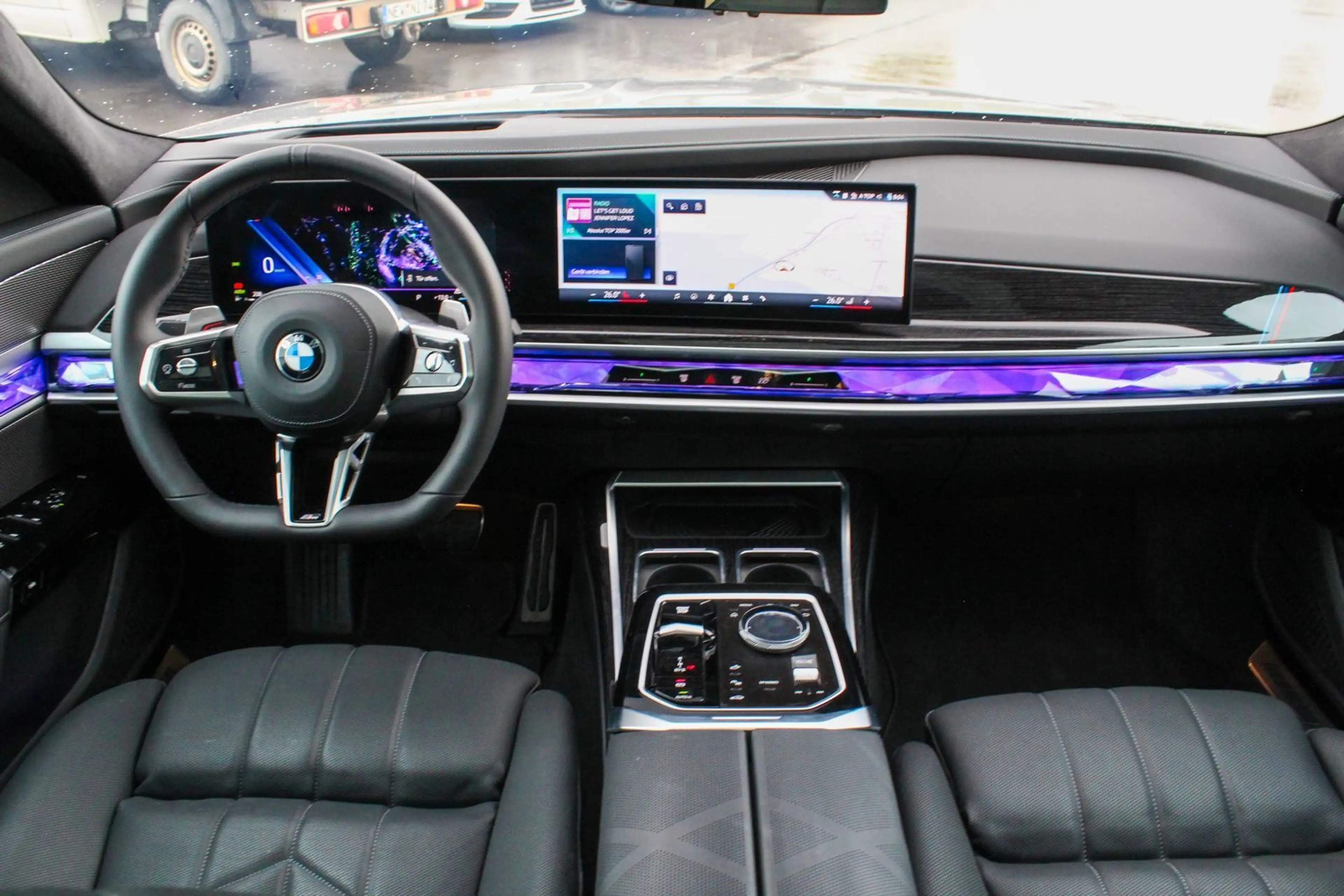 BMW 740 M Sport Pano+CarPlay+Iconic Glow+B&W Sound — photo 9