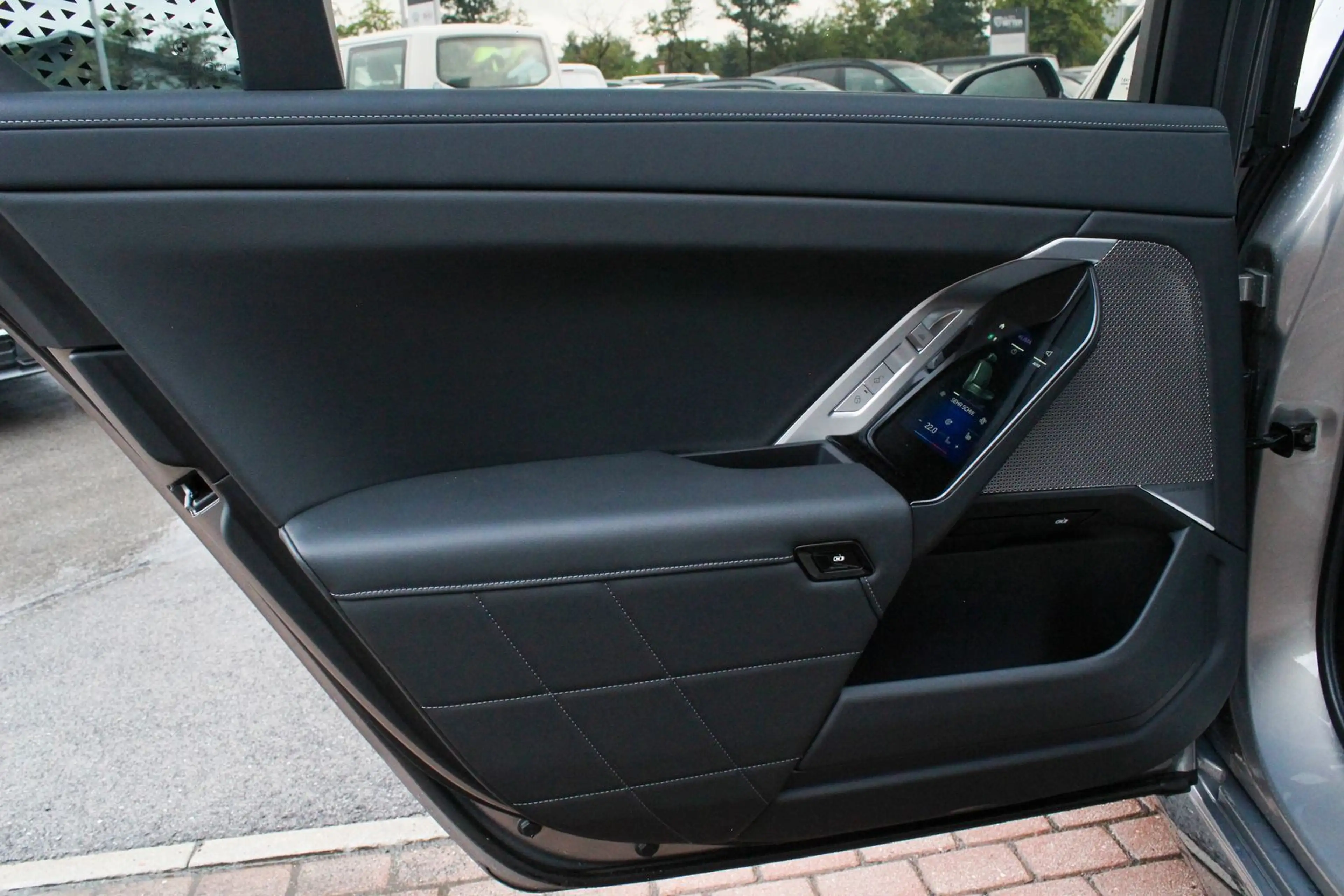 BMW 740 M Sport Pano+CarPlay+Iconic Glow+B&W Sound — photo 7