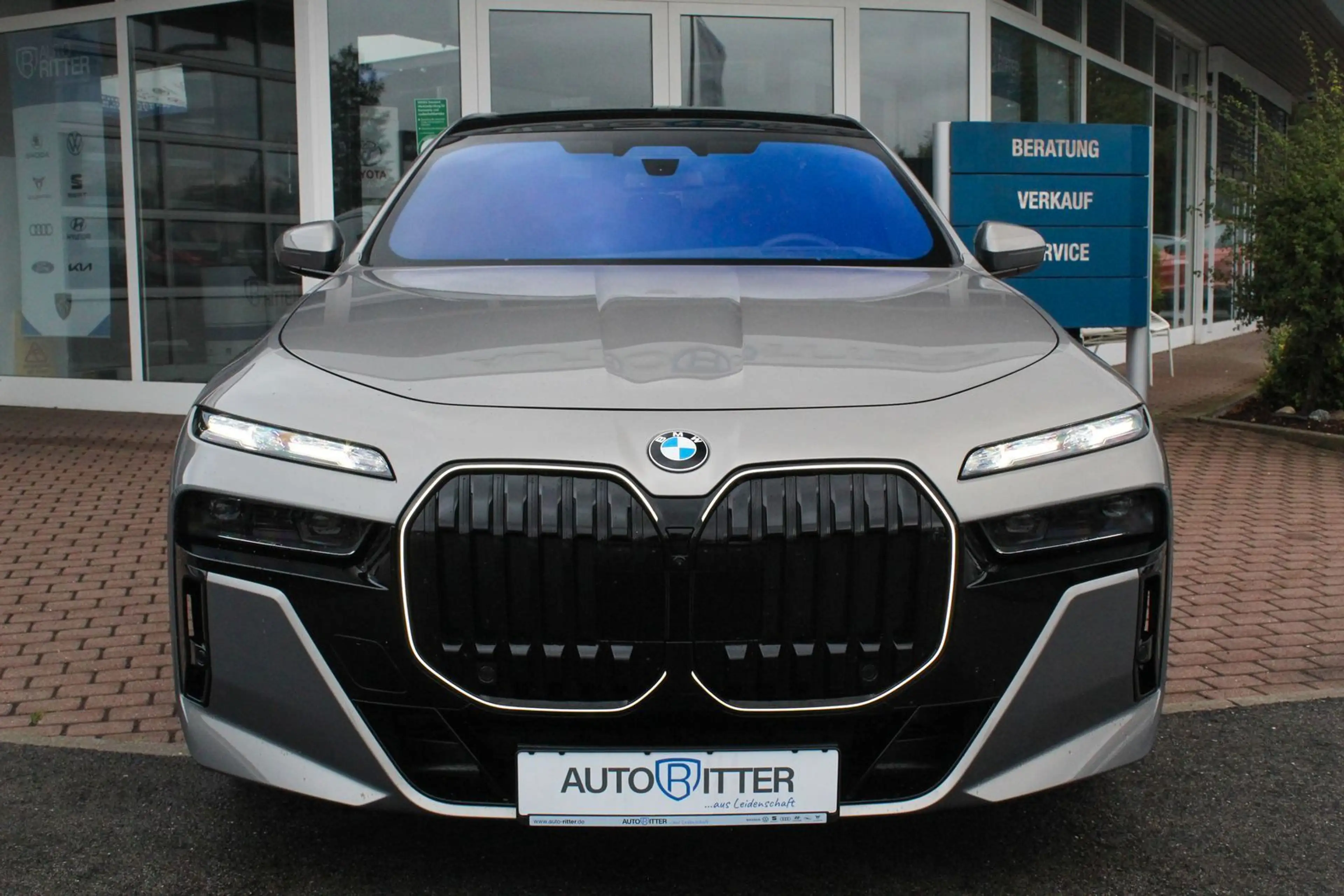 BMW 740 M Sport Pano+CarPlay+Iconic Glow+B&W Sound — photo 2