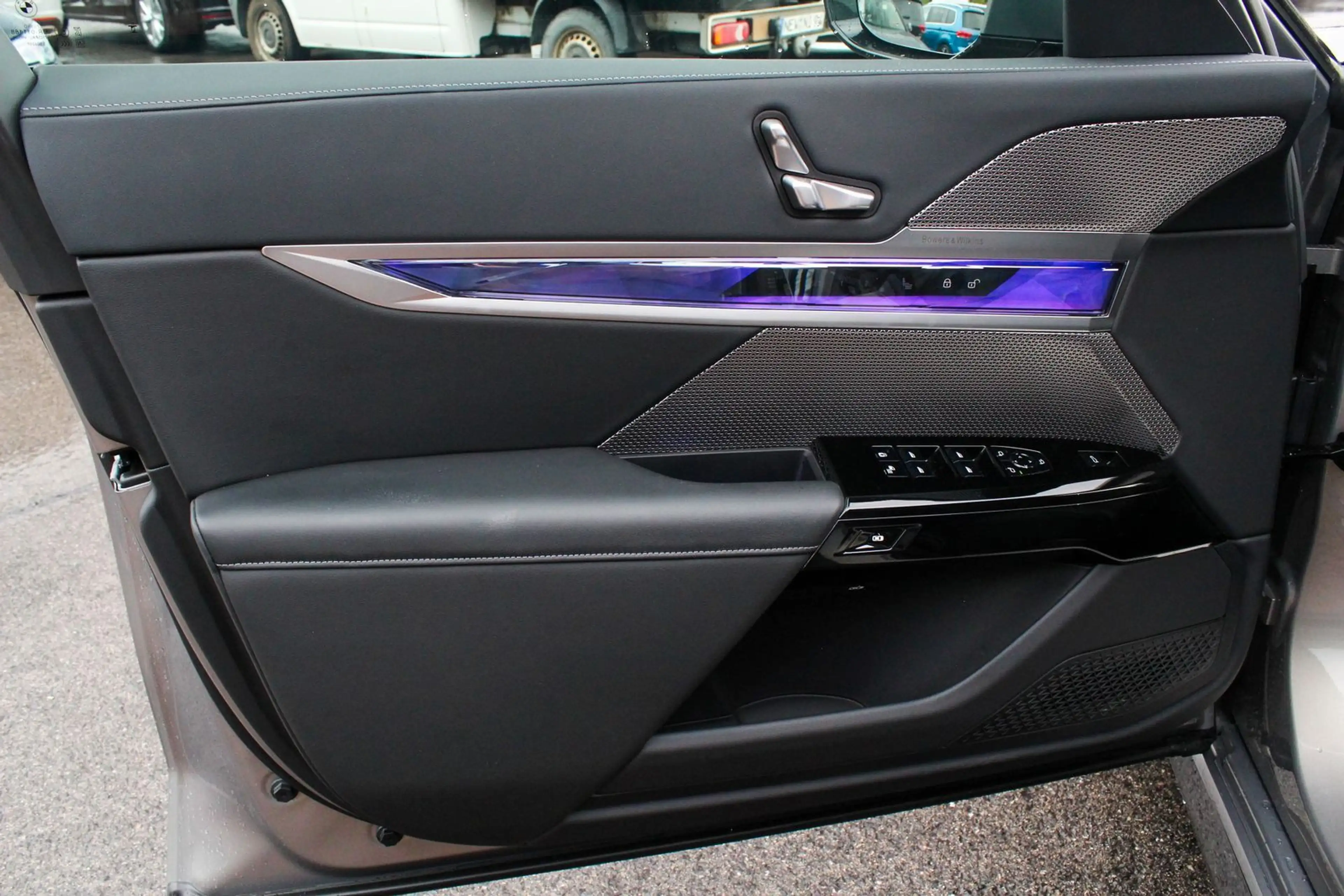 BMW 740 M Sport Pano+CarPlay+Iconic Glow+B&W Sound — photo 10