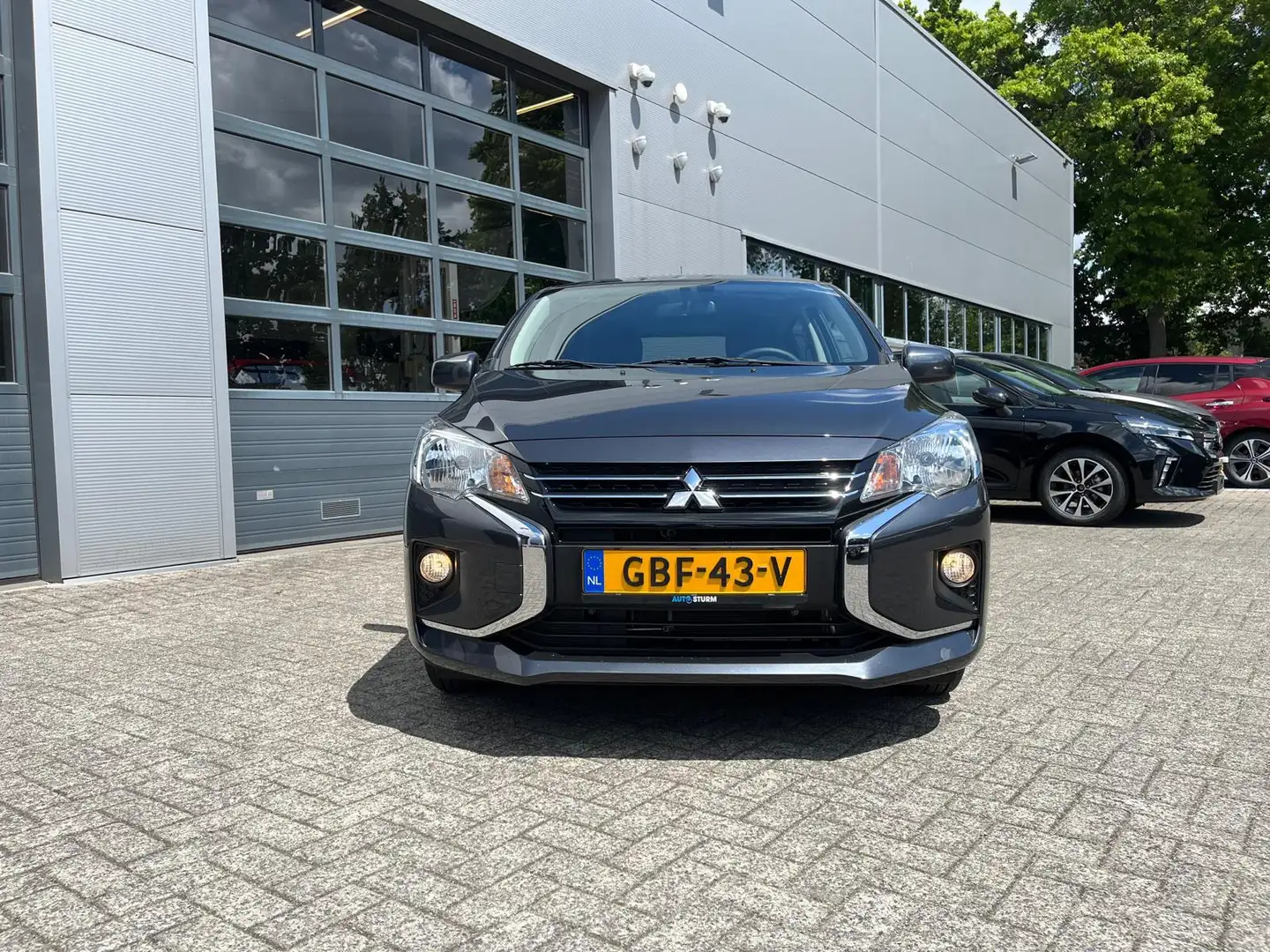 Mitsubishi Space Star 1.2 Dynamic Grijs - 2