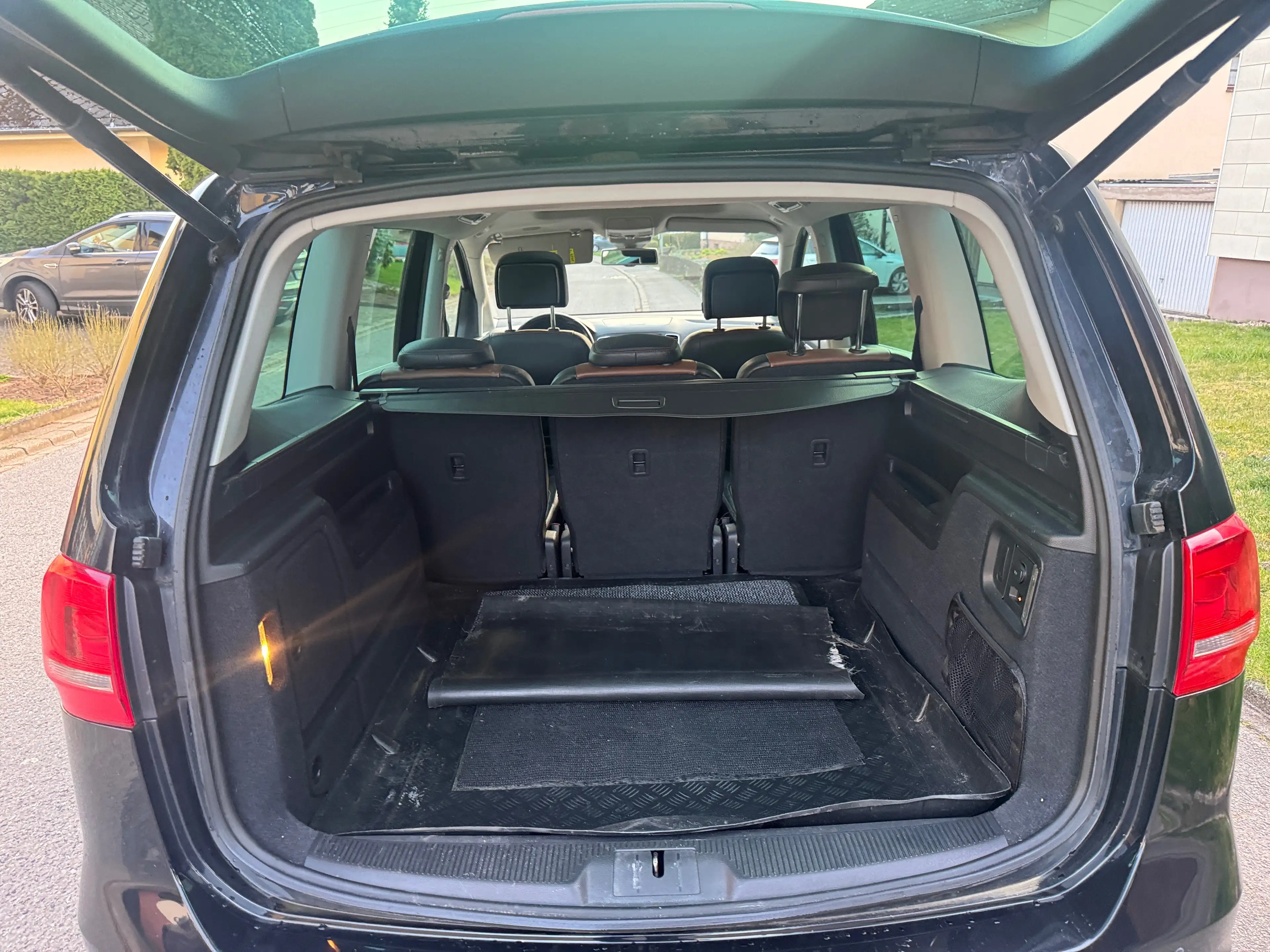 Volkswagen Sharan Highline BMT — photo 16