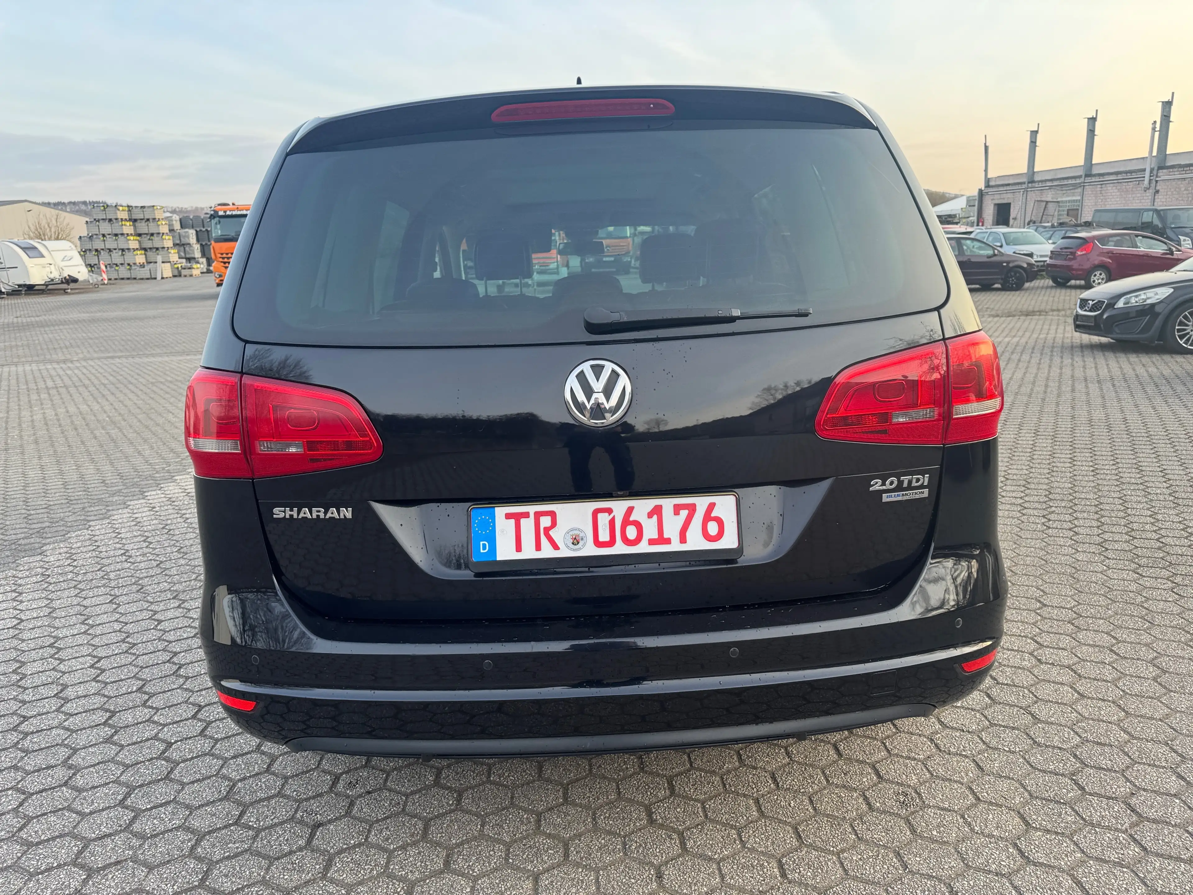 Volkswagen Sharan Highline BMT — photo 10