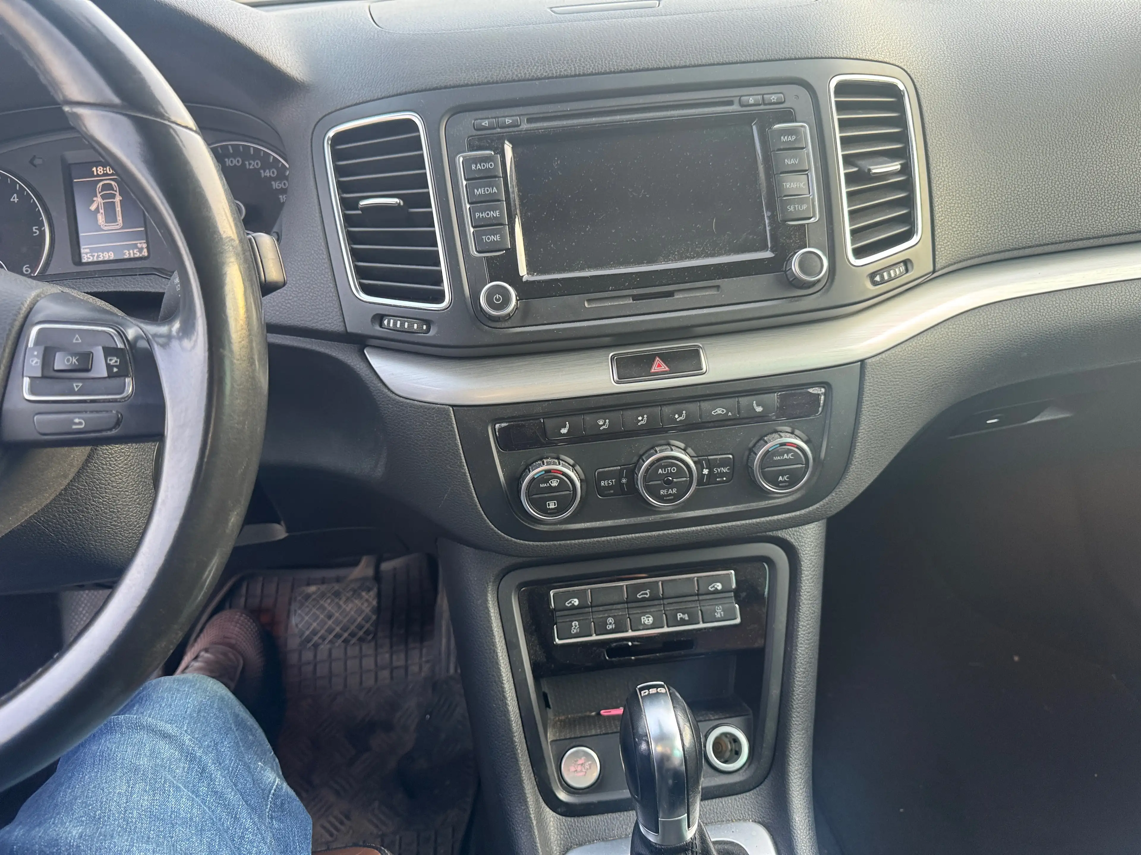 Volkswagen Sharan Highline BMT — photo 14