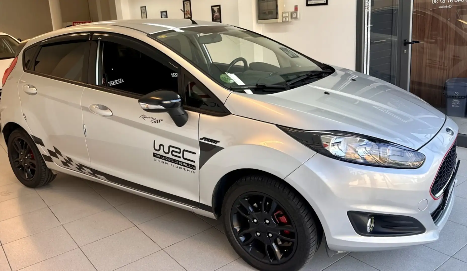 Ford Fiesta 1.25 Trend 82 Plateado - 2