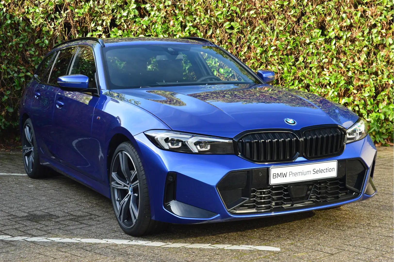 BMW 330 3 Serie Touring 330e xDrive M Sport Automaat / Tre Bleu - 2