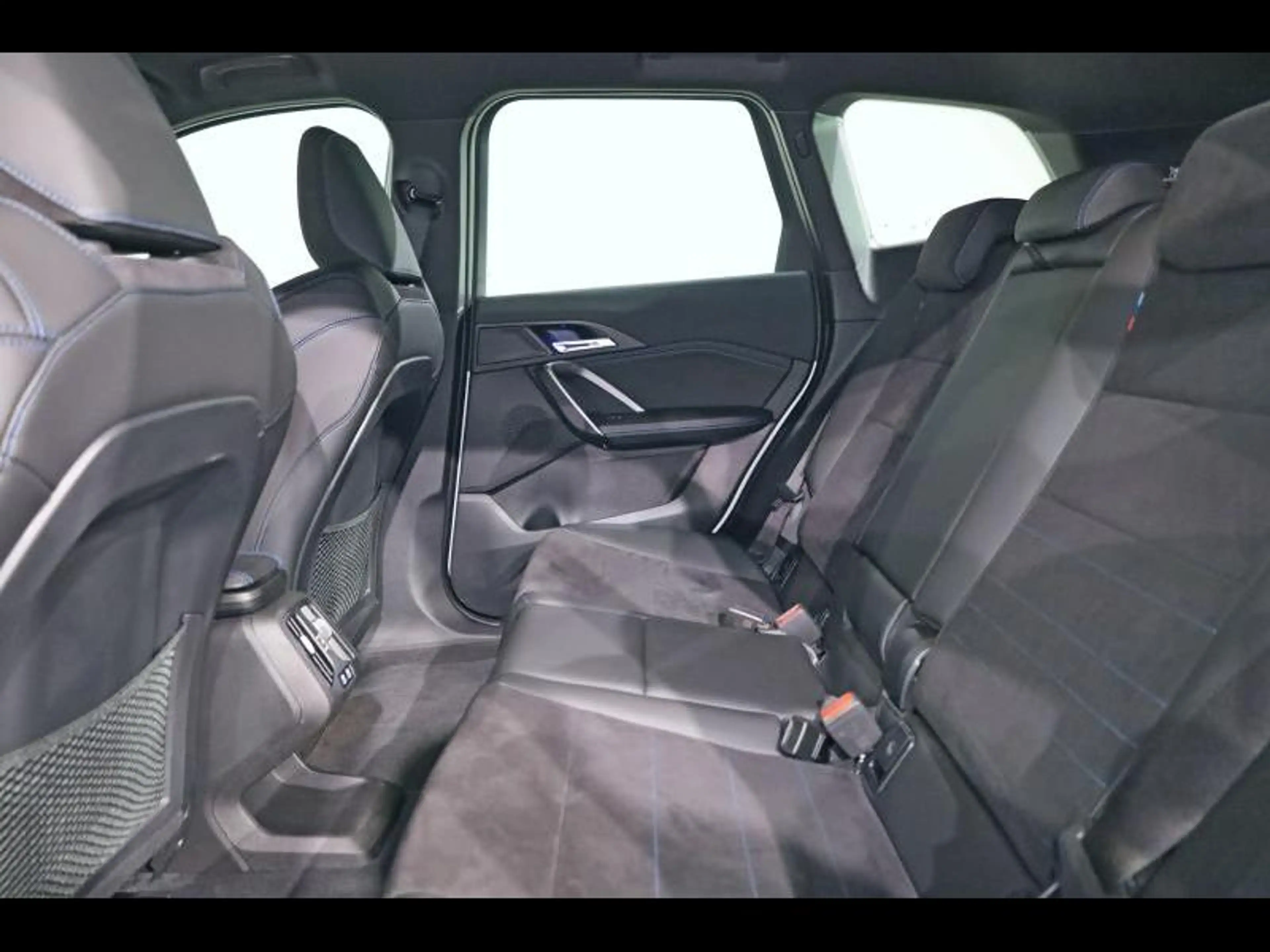 BMW iX1 eDrive20 Kit M Sport — photo 11