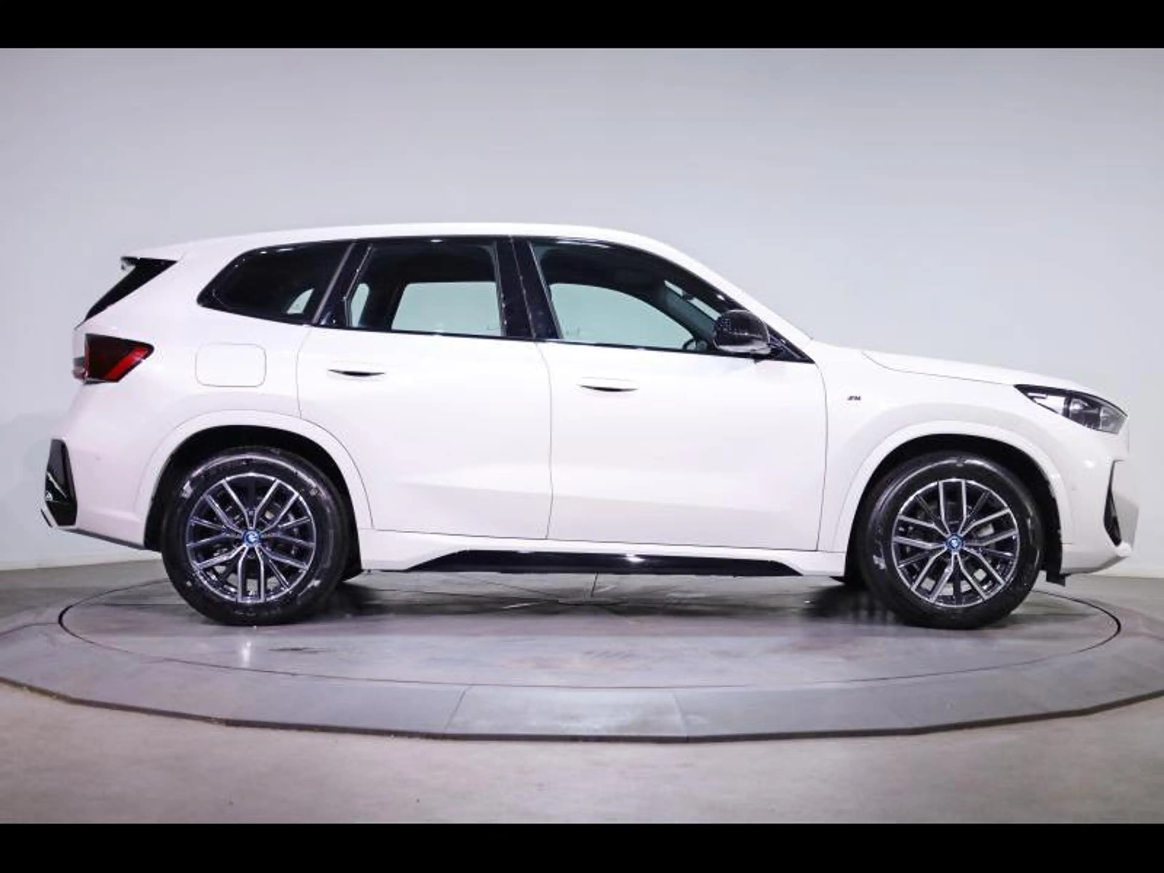 BMW iX1 eDrive20 Kit M Sport — photo 4