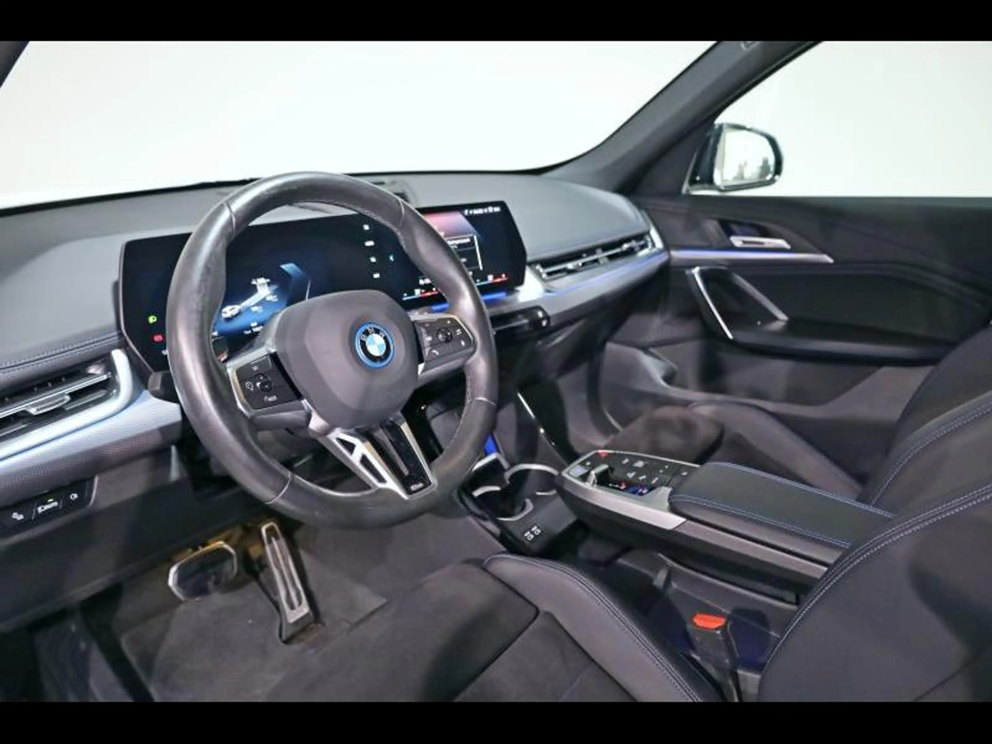 BMW iX1 eDrive20 Kit M Sport — photo 7