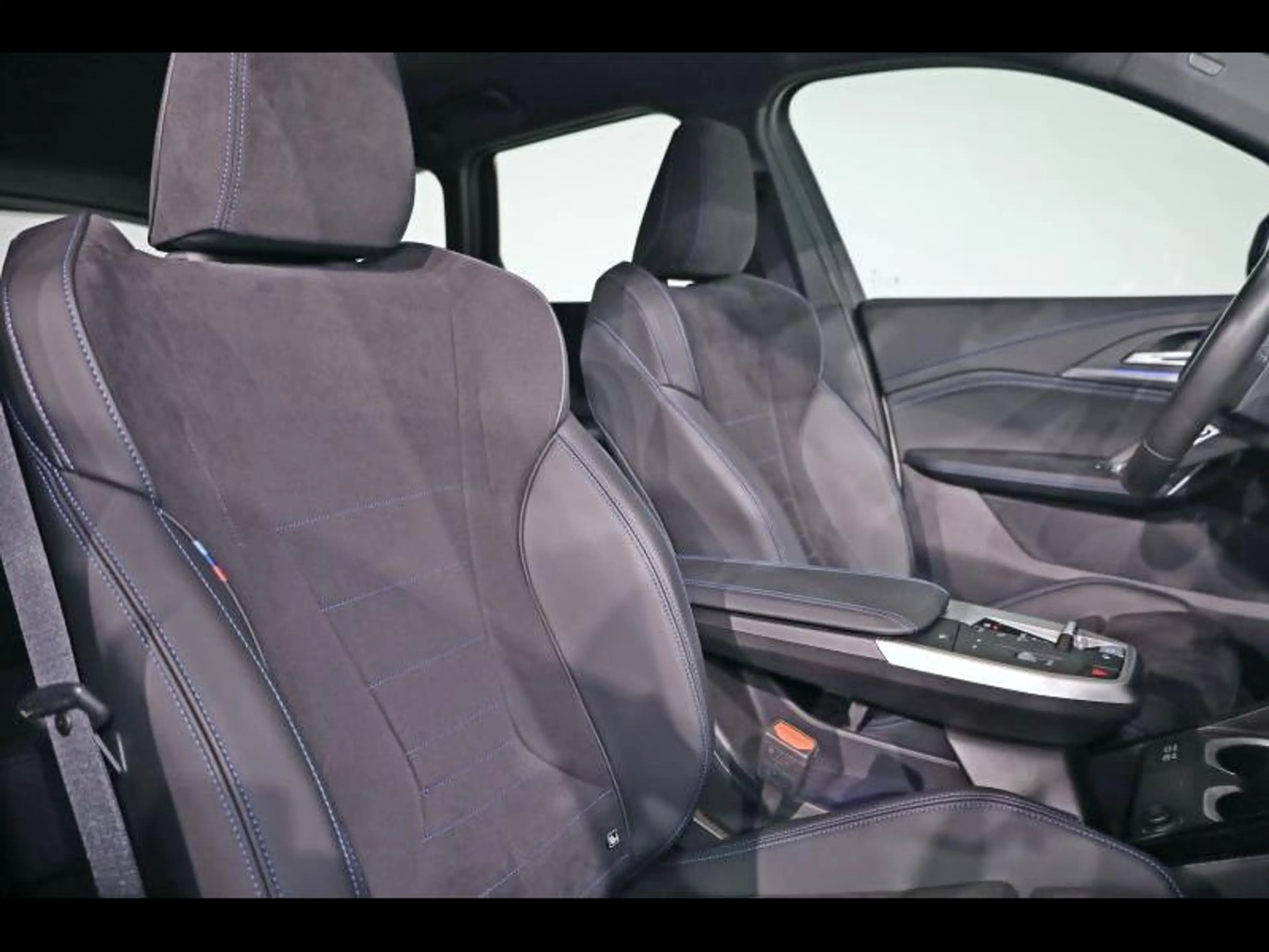 BMW iX1 eDrive20 Kit M Sport — photo 12