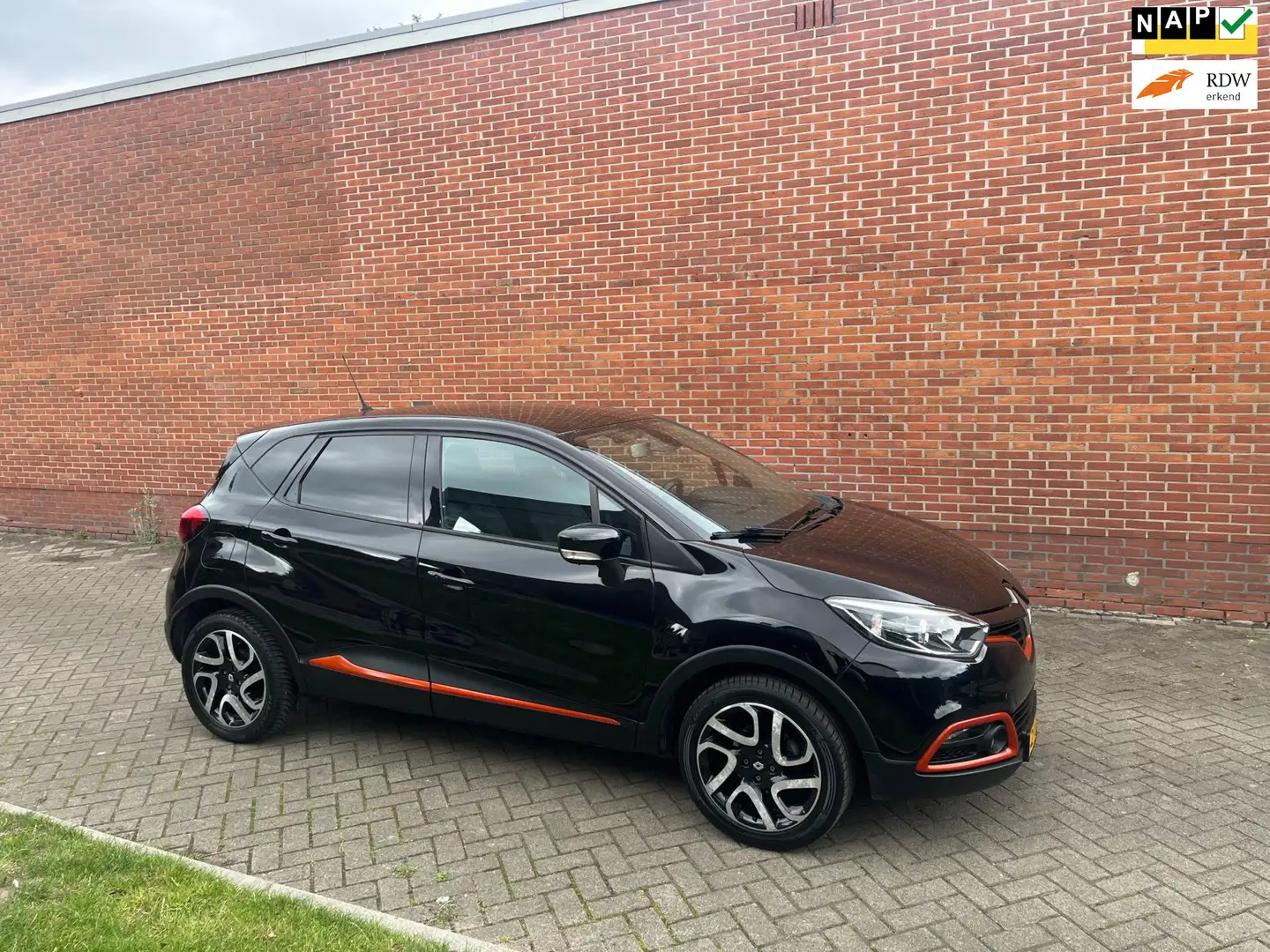 Renault Captur 0.9 TCe Dynamique Airco Navi Cruise Camera Zwart - 1