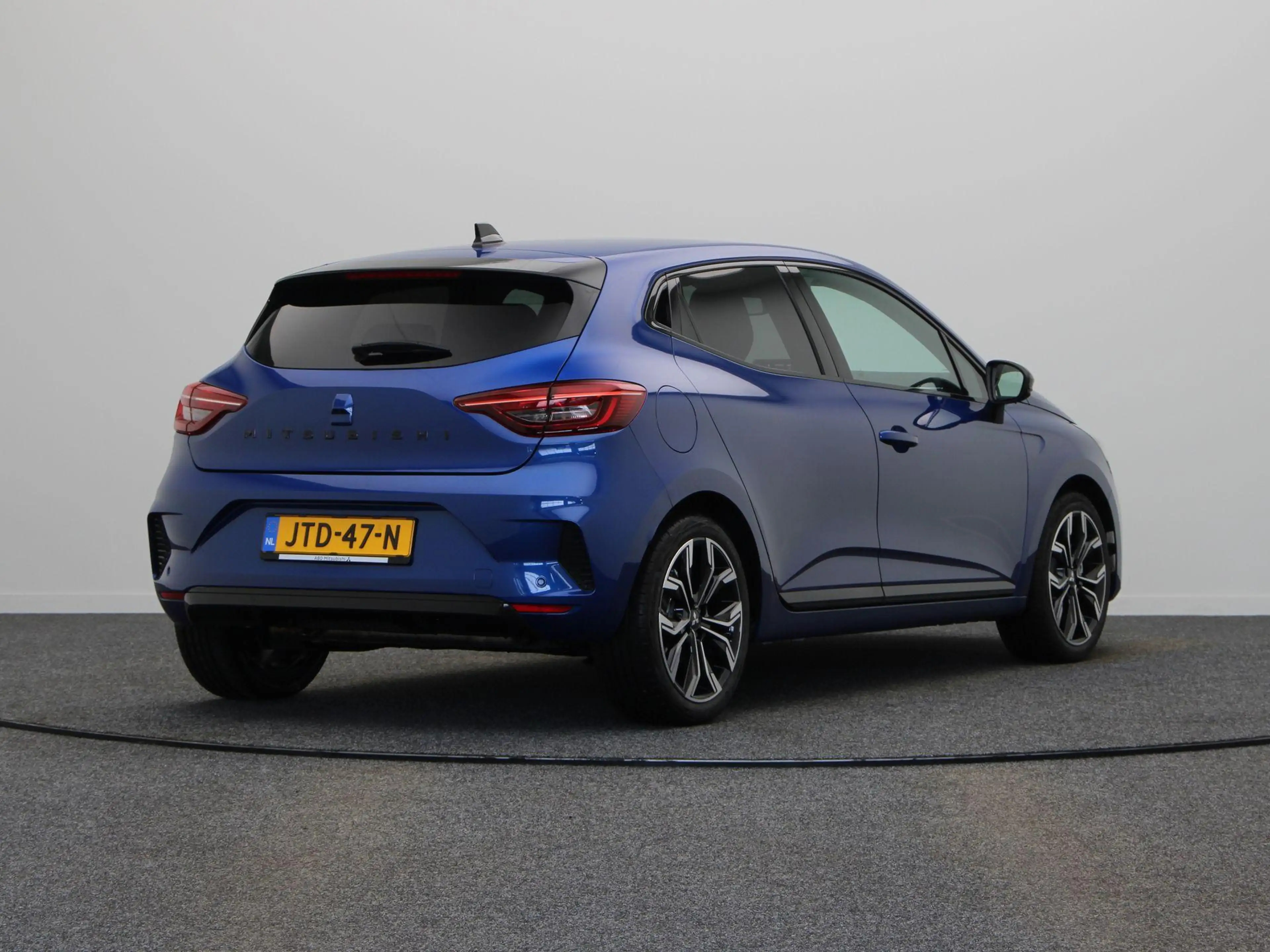Mitsubishi Colt 1.6 HEV Intense | Black Edition | Stoel en stuurve — photo 13