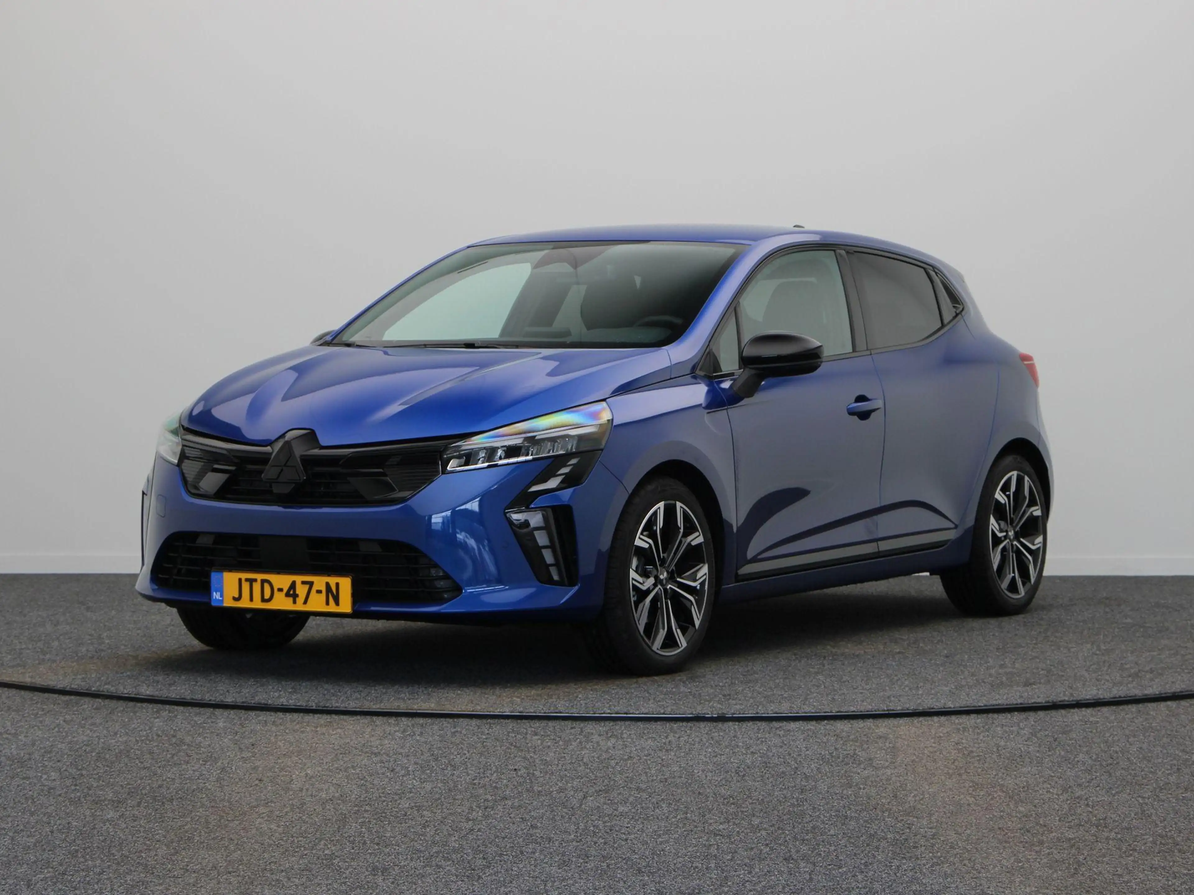 Mitsubishi Colt 1.6 HEV Intense | Black Edition | Stoel en stuurve — photo 11