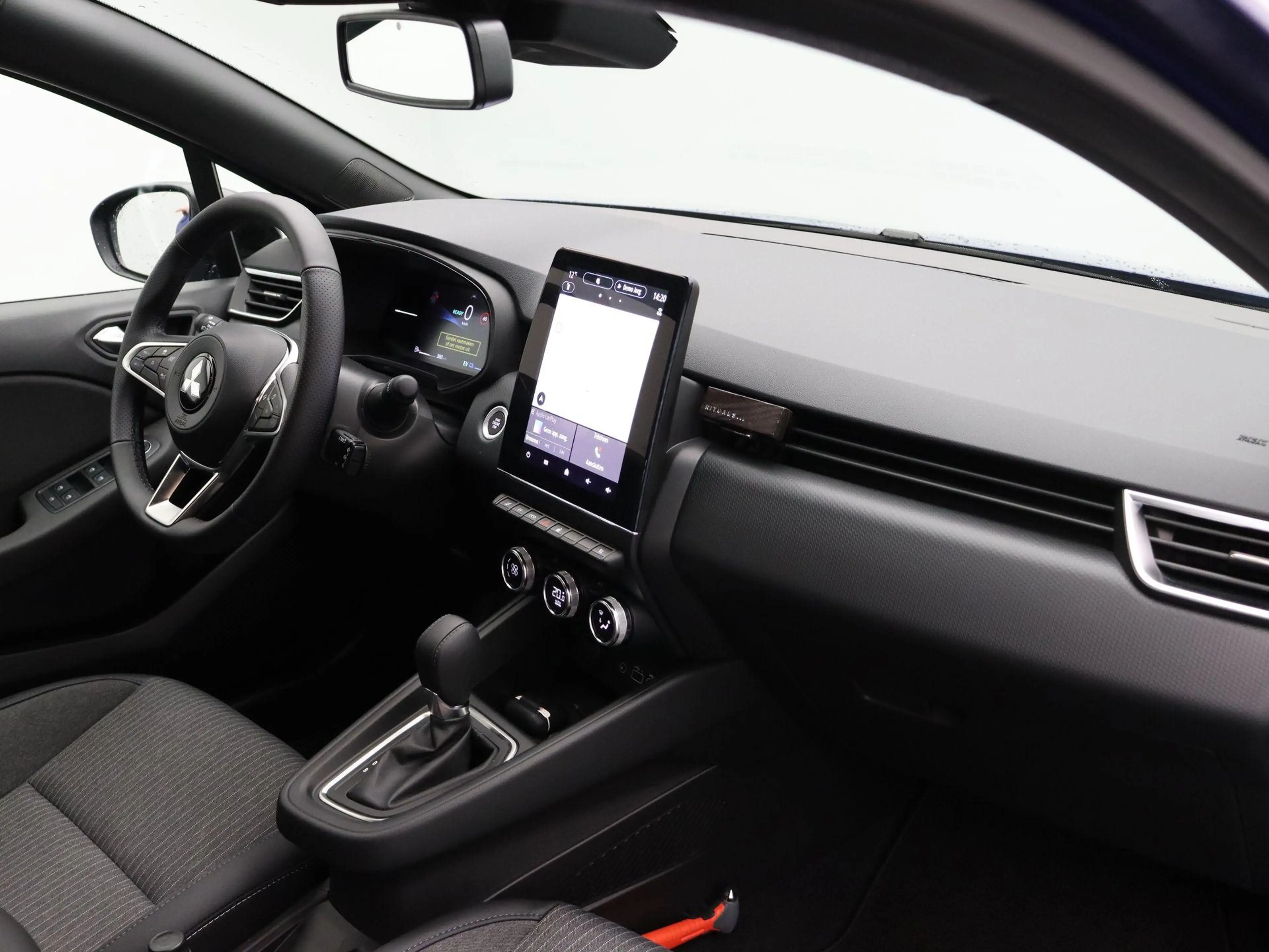 Mitsubishi Colt 1.6 HEV Intense | Black Edition | Stoel en stuurve — photo 5