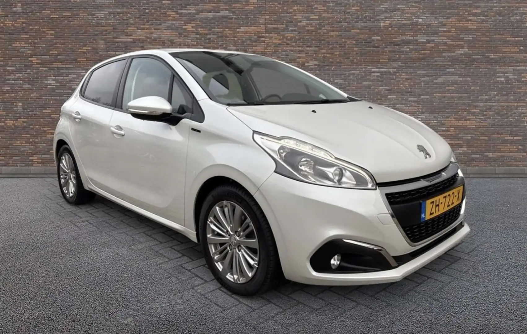 Peugeot 208 1.2 PureT. Signature Wit - 2
