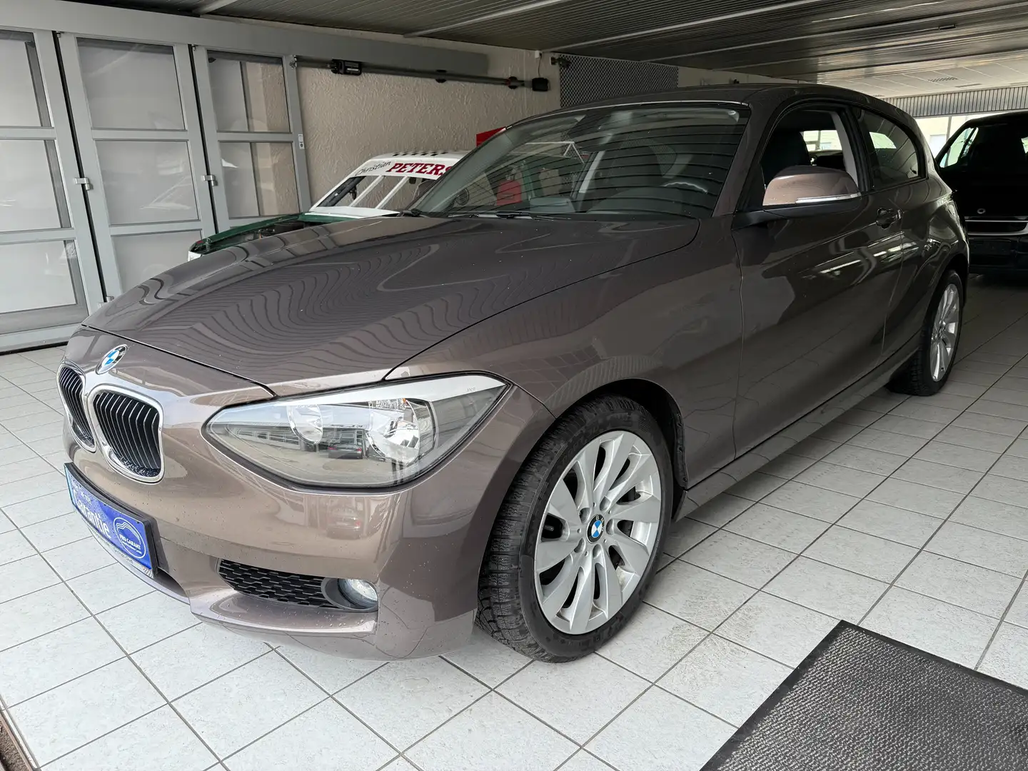 BMW 118 i (F21) LIMOUSINE *ADVANTAGE PLUS* Marrone - 1