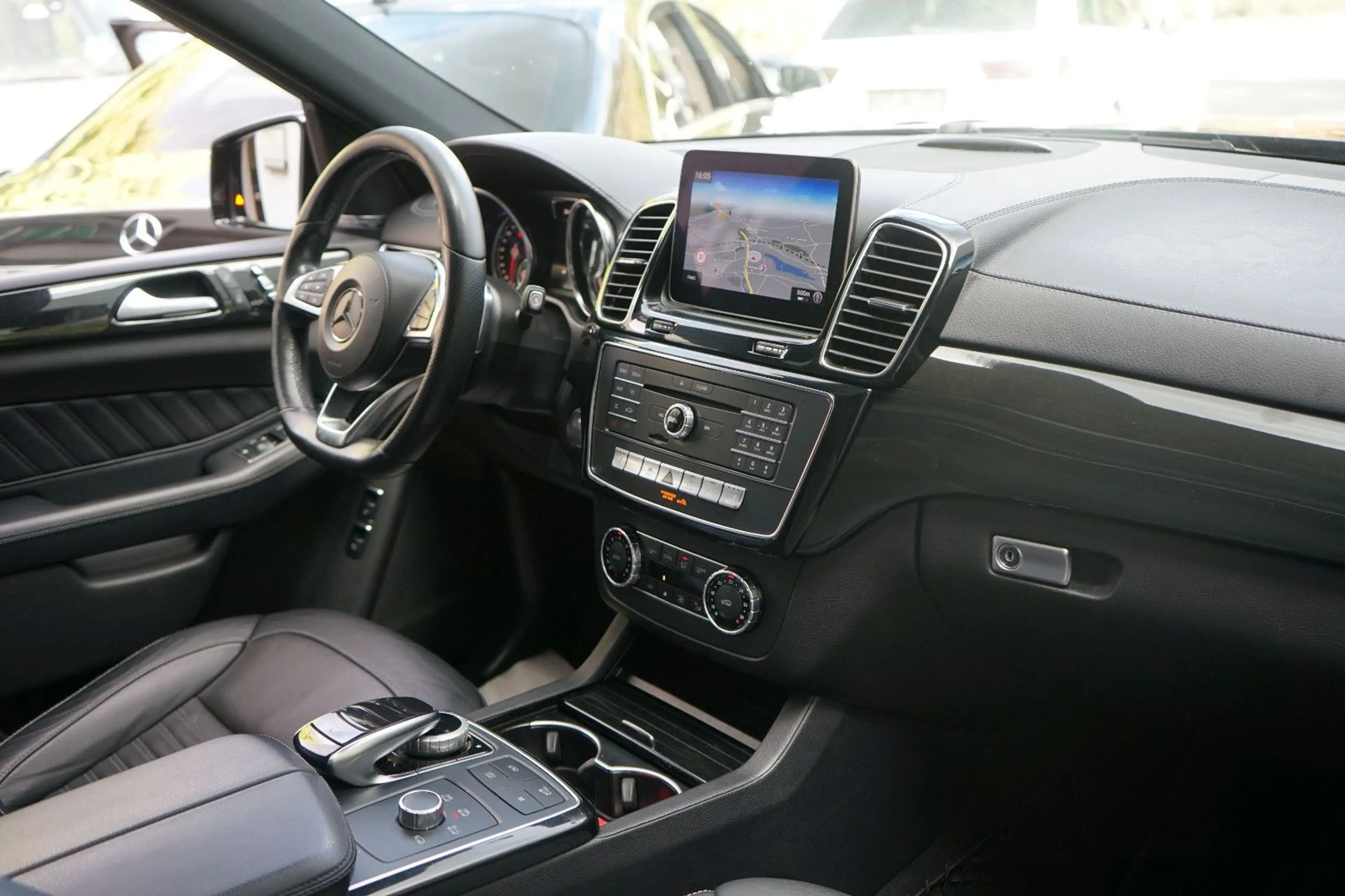 Mercedes-Benz GLS 350 GLS350d 4Matic*AMG*PANO*REAR-DVD*H&K*DISTRONIC — photo 11