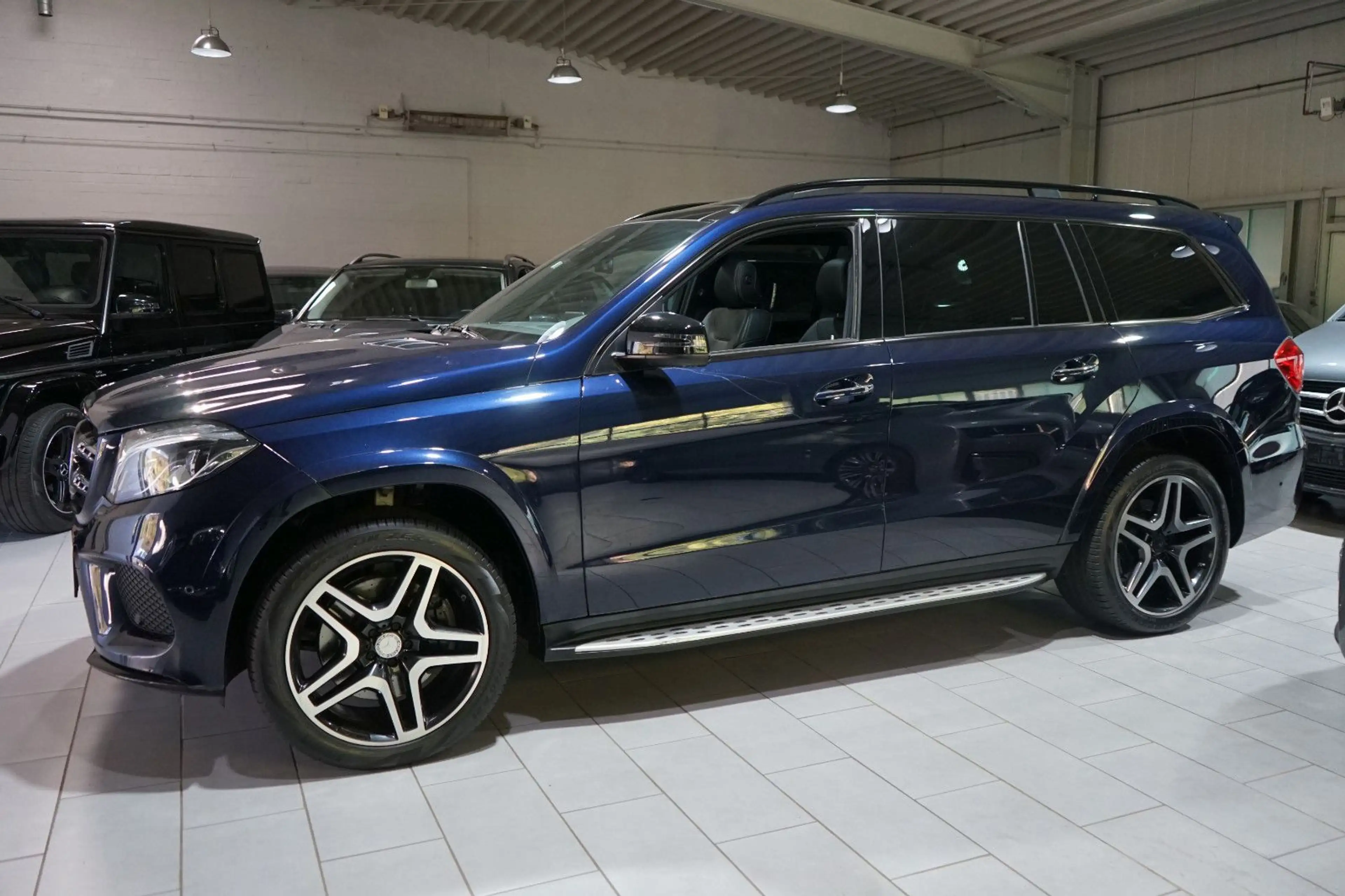 Mercedes-Benz GLS 350 GLS350d 4Matic*AMG*PANO*REAR-DVD*H&K*DISTRONIC — photo 10