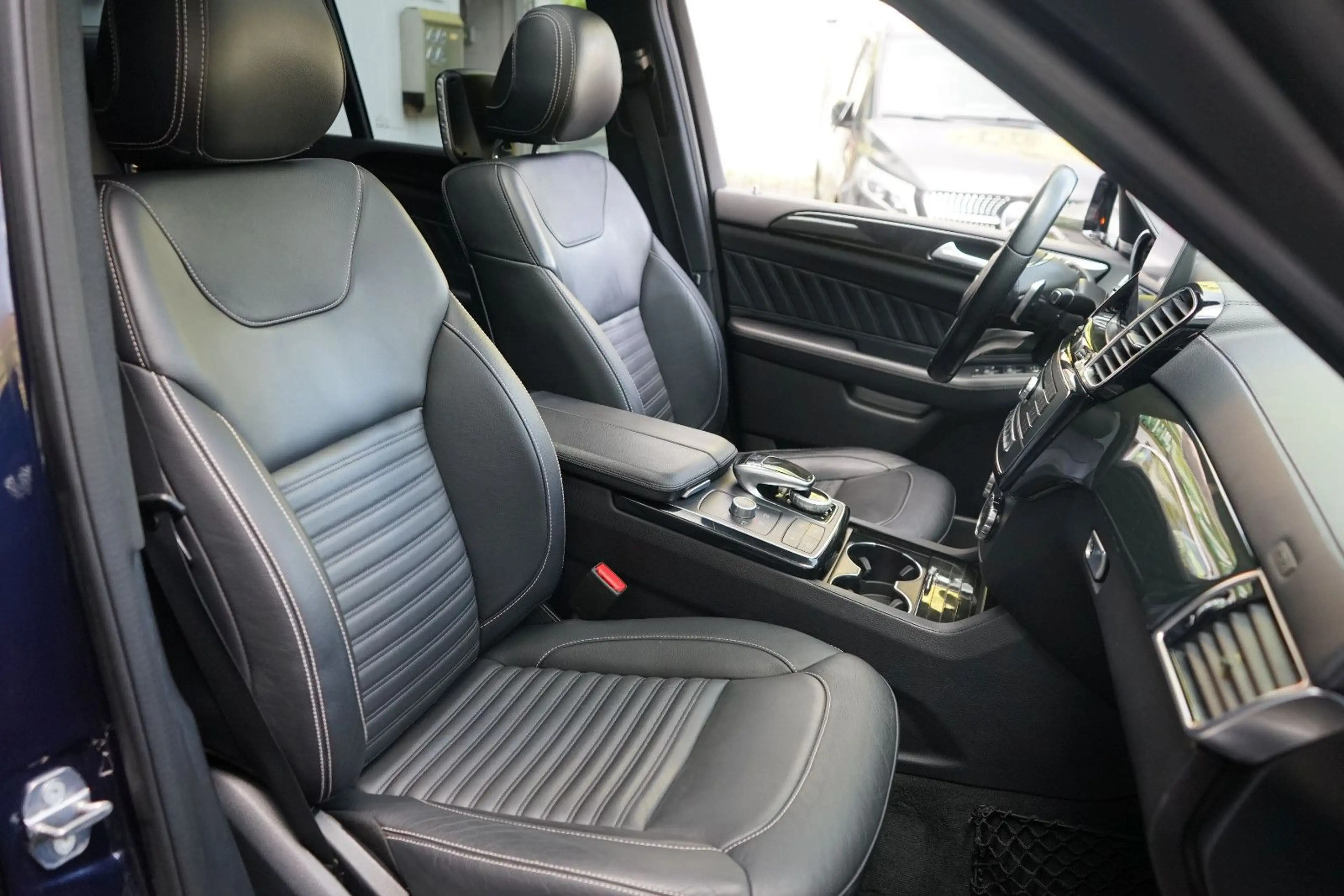 Mercedes-Benz GLS 350 GLS350d 4Matic*AMG*PANO*REAR-DVD*H&K*DISTRONIC — photo 12