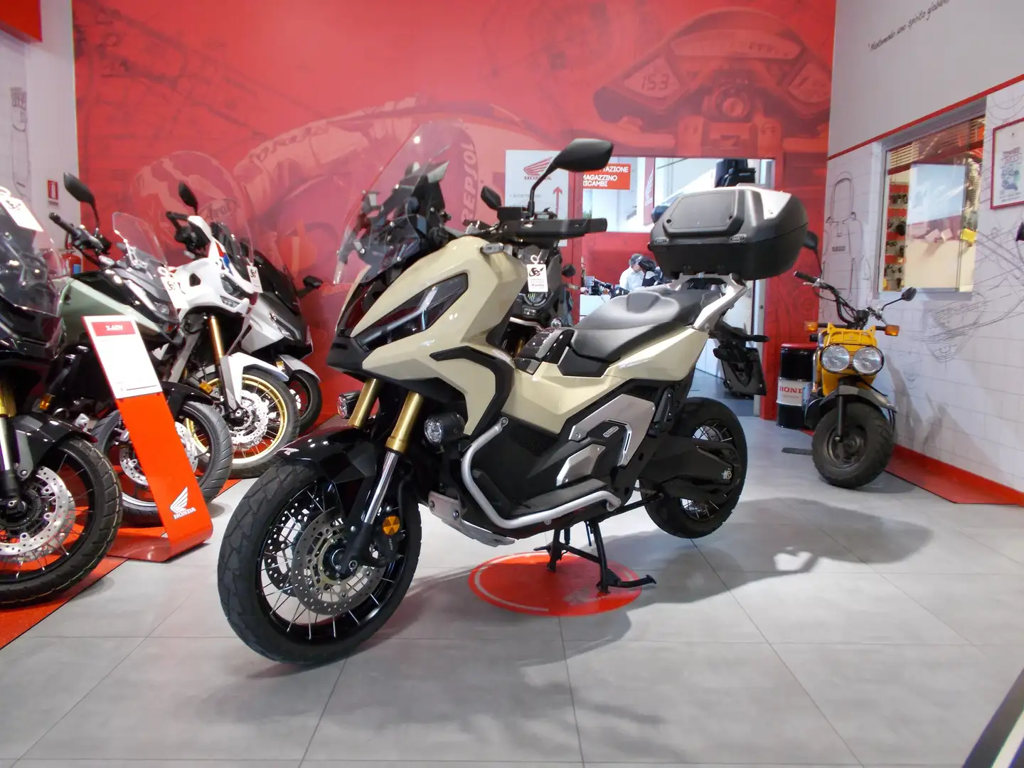 Honda X-ADV 750 dct - ADVENTURE Bej - 2