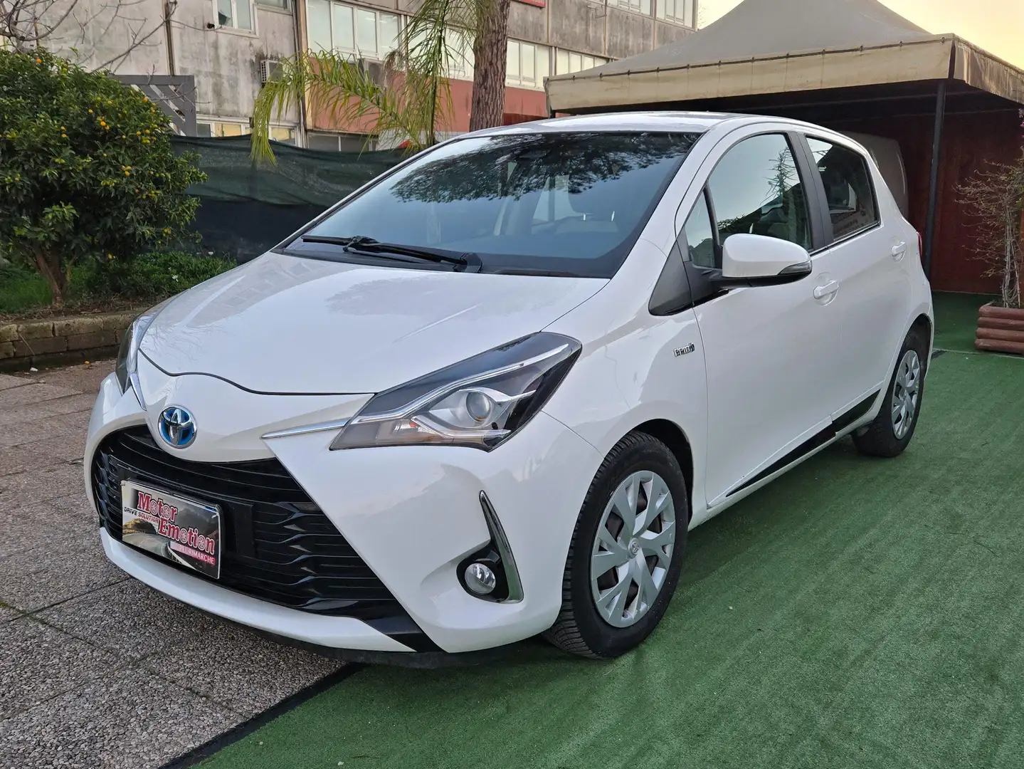 Toyota Yaris 5p 1.5h Active PREZZO REALE Bianco - 1
