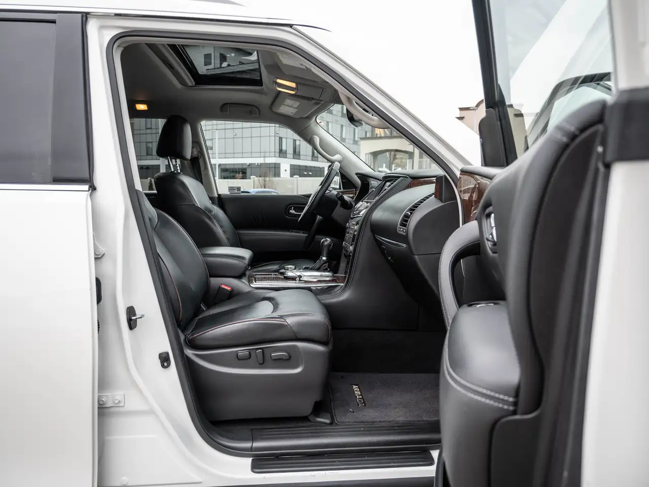 Nissan Armada снимка Nissan Armada