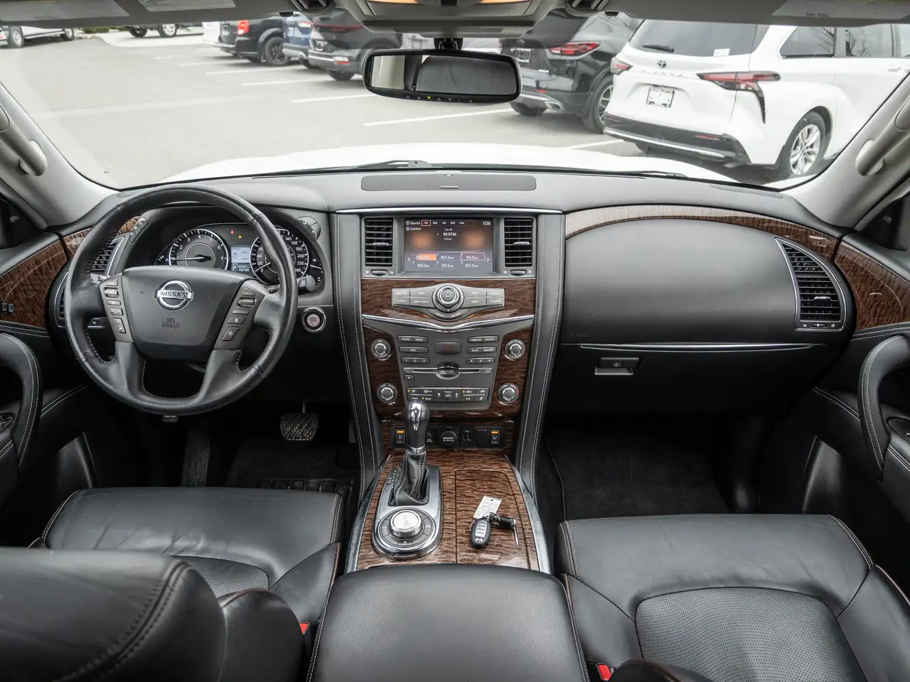 Nissan Armada снимка Nissan Armada